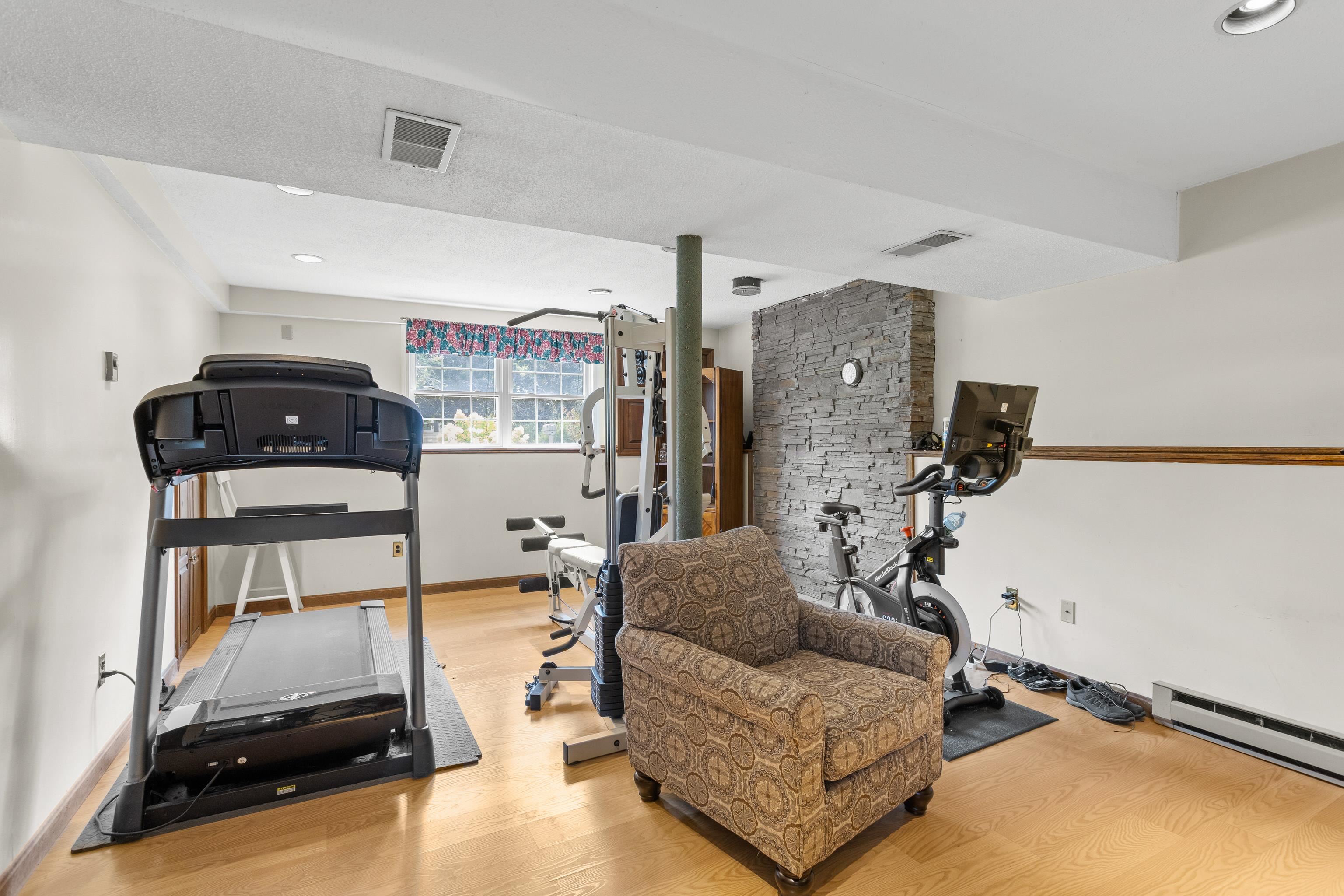 Pelham, New Hampshire, 03076, United States, 4 Bedrooms Bedrooms, ,3 BathroomsBathrooms,Residential,For Sale,1937373