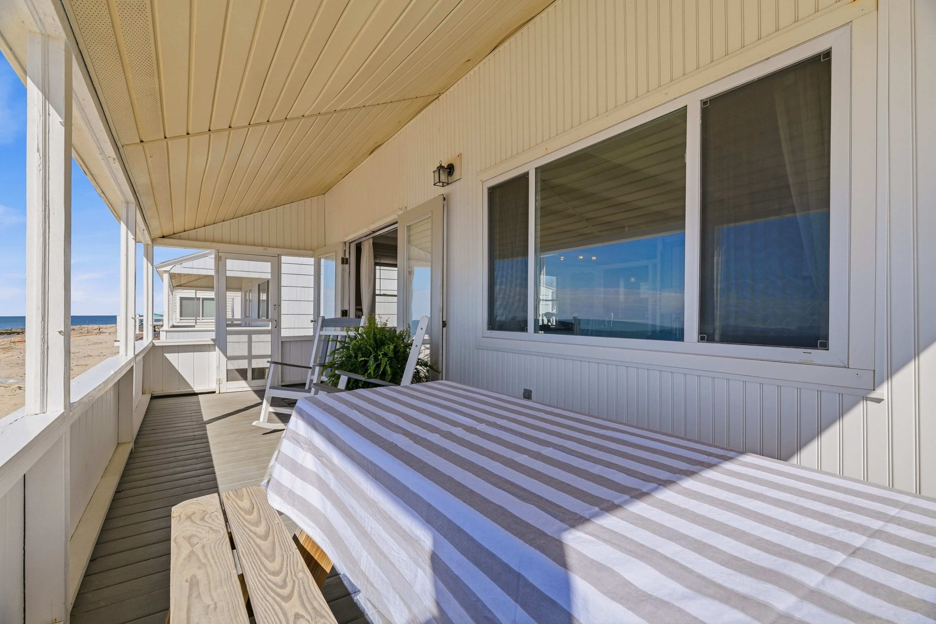  Charming Direct Waterfront Beach Cottage at Hawk