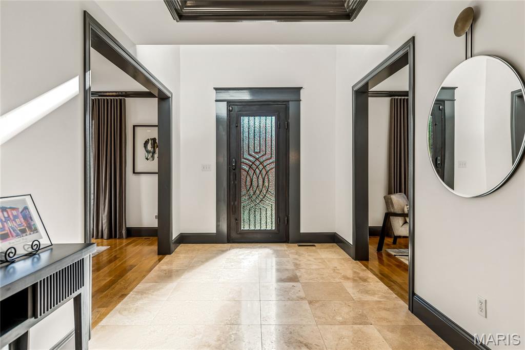 University City, Missouri, 63105, United States, 4 Bedrooms Bedrooms, ,5 BathroomsBathrooms,Residential,For Sale,1989585