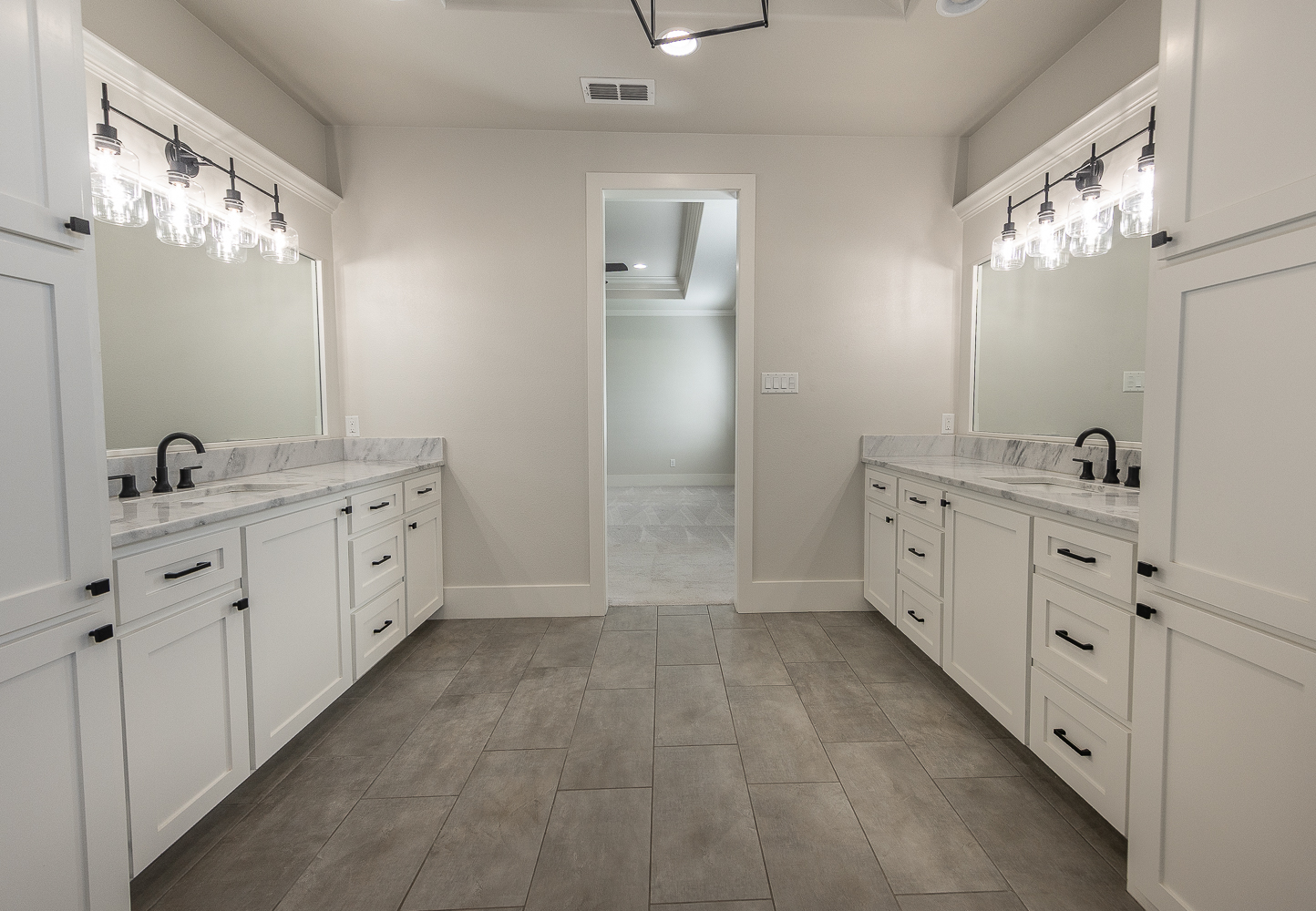 Lubbock, Texas, 79424, United States, 4 Bedrooms Bedrooms, ,5 BathroomsBathrooms,Residential,For Sale,1901517