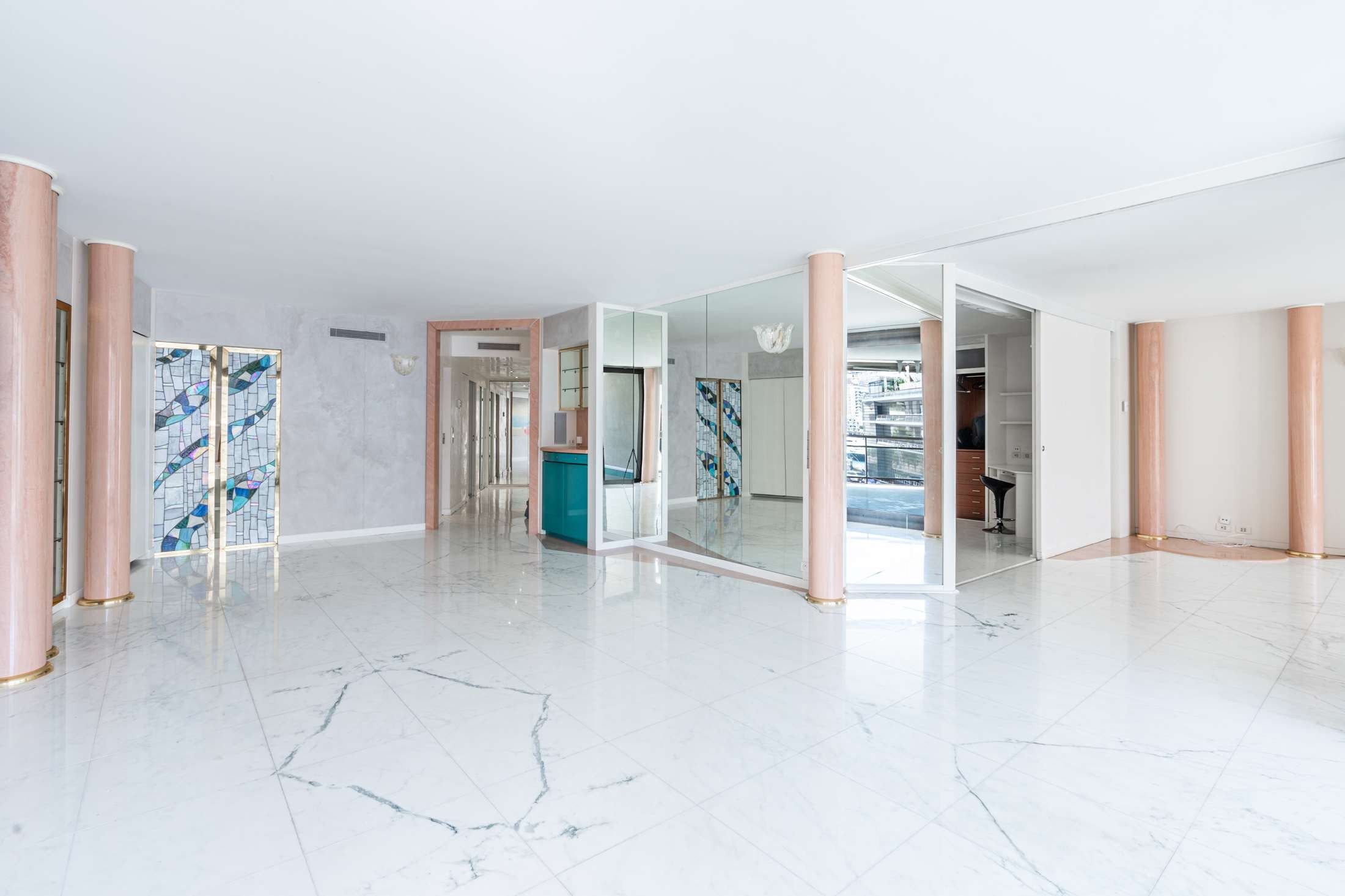  Monte Carlo Star, Wide apartement to renovate in the Carré d