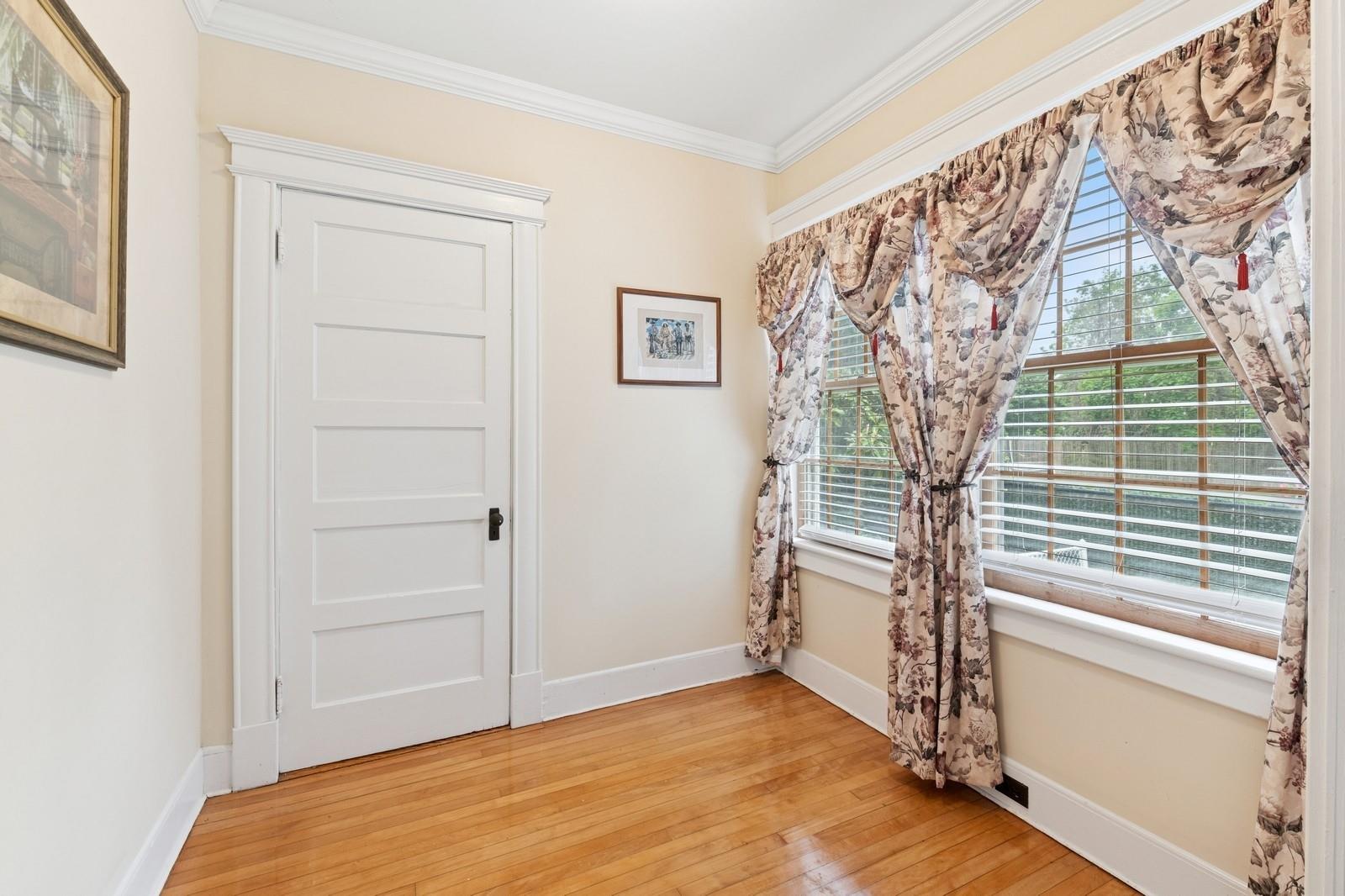 Bay Shore, New York, 11706, United States, 4 Bedrooms Bedrooms, ,3 BathroomsBathrooms,Residential,For Sale,1836669