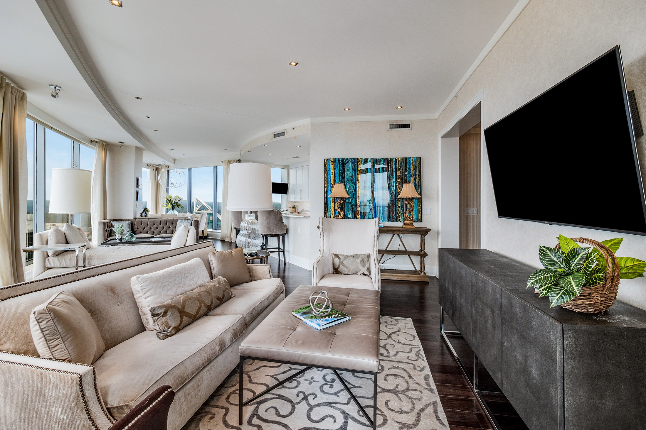  Exceptional Corner Unit with Stunning Skyline Views - 物件實景