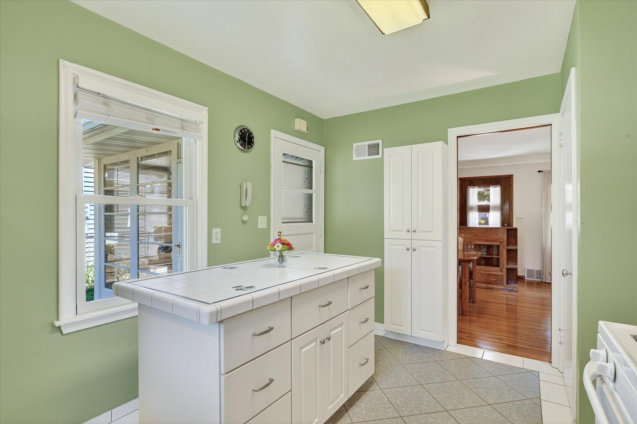 Edina, Minnesota, 55410, United States, 3 Bedrooms Bedrooms, ,1 BathroomBathrooms,Residential,For Sale,1941033