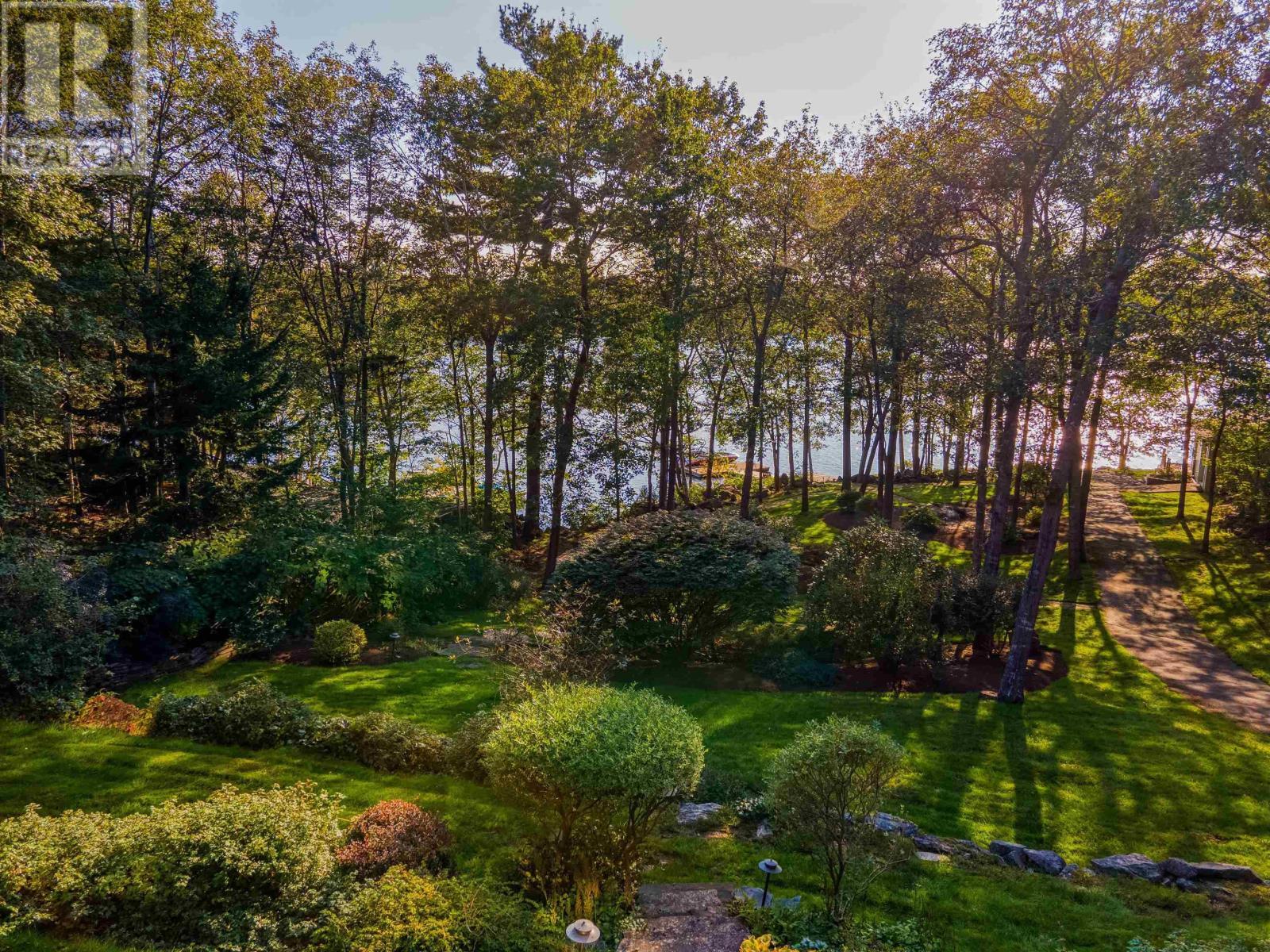 FALL RIVER, Nova Scotia, B2T 1A4, CA, 5 Bedrooms Bedrooms, ,3 BathroomsBathrooms,Residential,For Sale,1838498