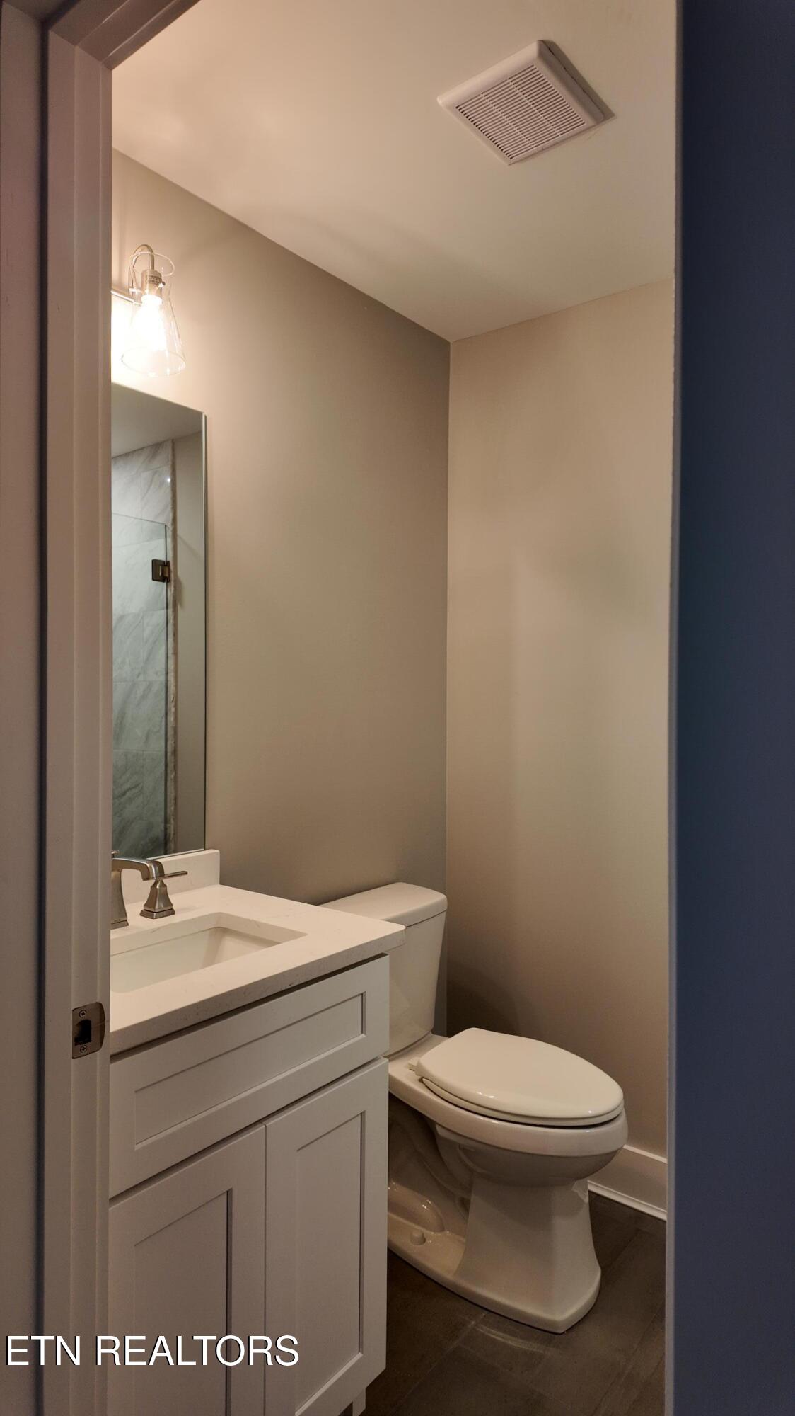 Loudon, Tennessee, 37774, United States, 4 Bedrooms Bedrooms, ,3 BathroomsBathrooms,Residential,For Sale,1981899