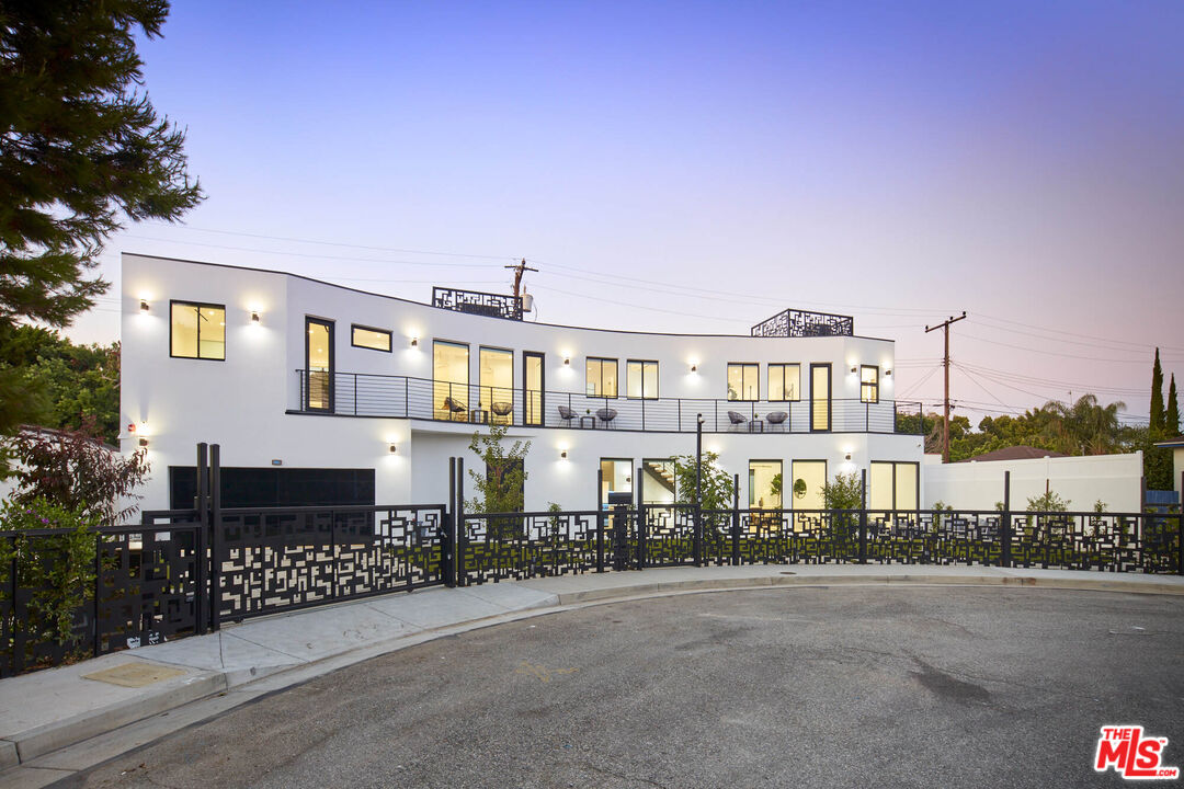 Culver City, California, 90230, United States, 4 Bedrooms Bedrooms, ,7 BathroomsBathrooms,Residential,For Sale,1804248