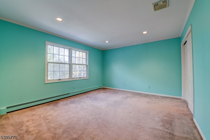 Kinnelon Boro, New Jersey, 07405, United States, 3 Bedrooms Bedrooms, ,3 BathroomsBathrooms,Residential,For Sale,1989629