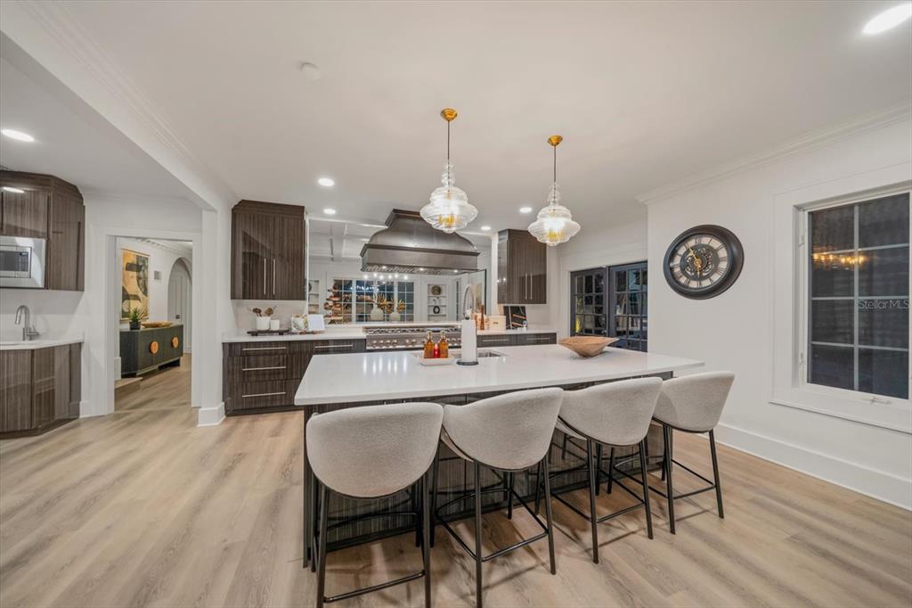 St Petersburg, Florida, 33707, United States, 5 Bedrooms Bedrooms, ,9 BathroomsBathrooms,Residential,For Sale,2000985