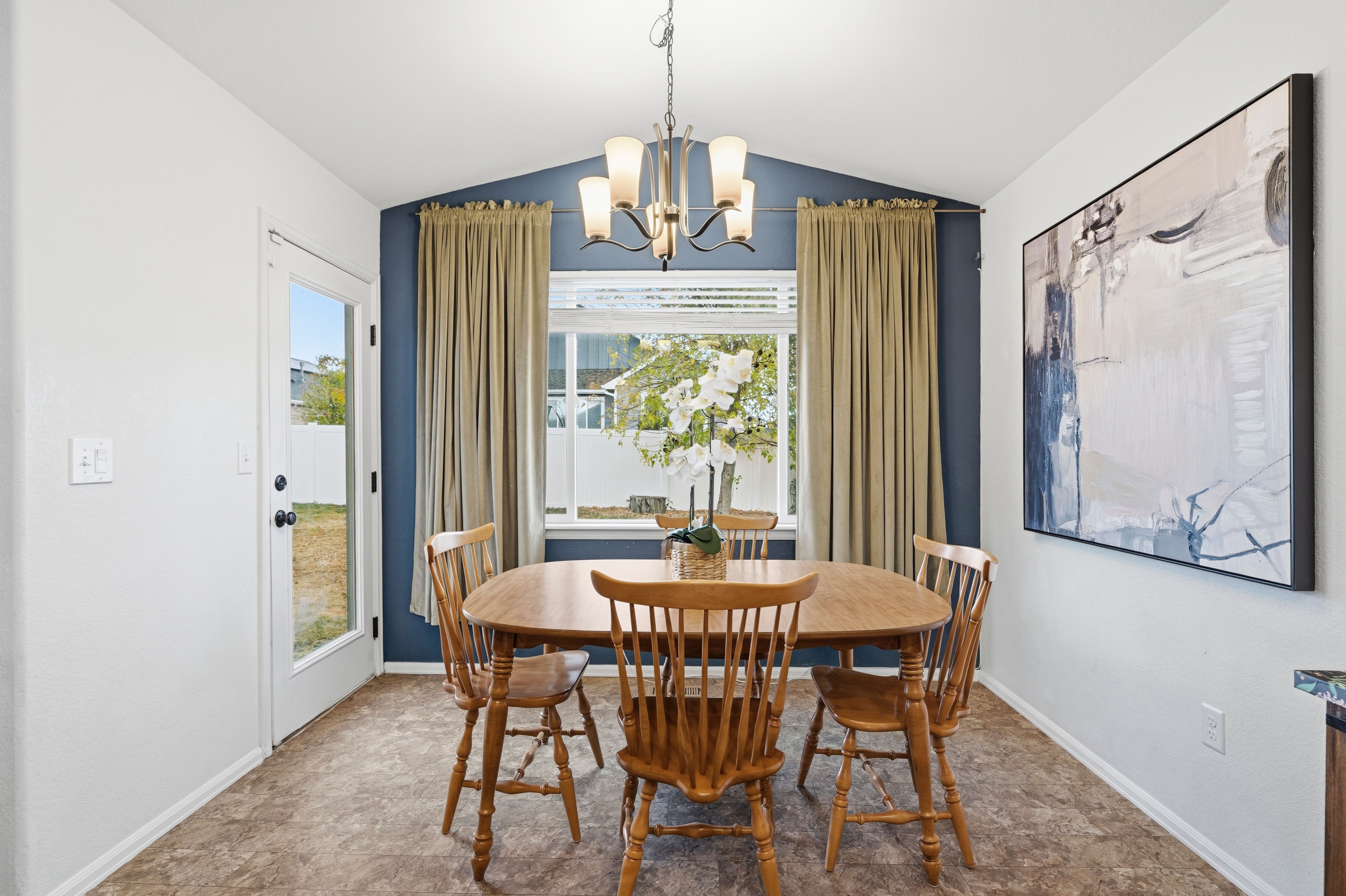  5 Bedrooms, Finished Basement, Solar Paid Off at Closing, I-25 Access - 物件實景