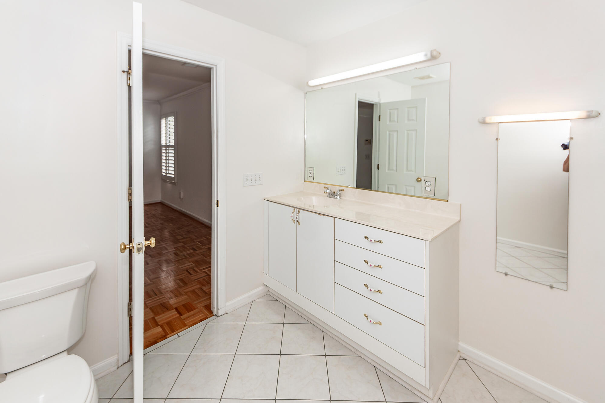 Mount Pleasant, South Carolina, 29466, United States, 3 Bedrooms Bedrooms, ,2 BathroomsBathrooms,Residential,For Sale,1743207