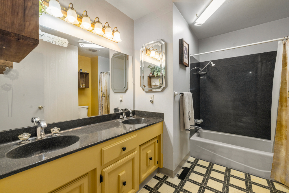 KLAMATH FALLS, Oregon, 97603, United States, 3 Bedrooms Bedrooms, ,2 BathroomsBathrooms,Residential,For Sale,1984285