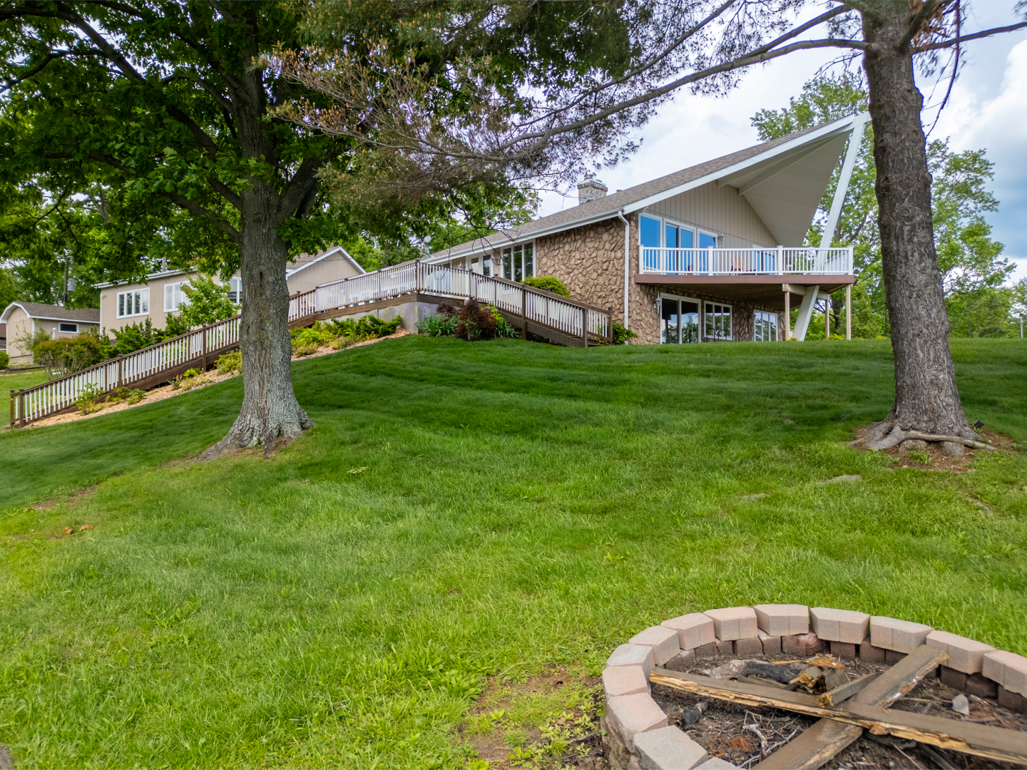 Marion, Illinois, 62959, United States, 3 Bedrooms Bedrooms, ,3 BathroomsBathrooms,Residential,For Sale,1936855