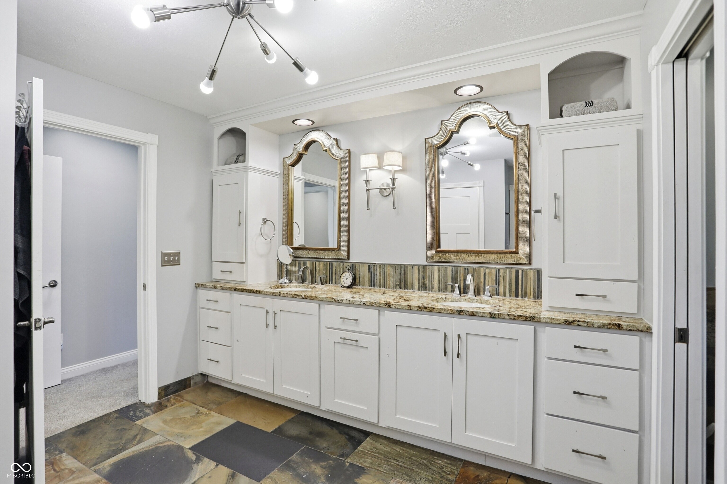 Bargersville, Indiana, 46106, United States, 5 Bedrooms Bedrooms, ,6 BathroomsBathrooms,Residential,For Sale,1992401