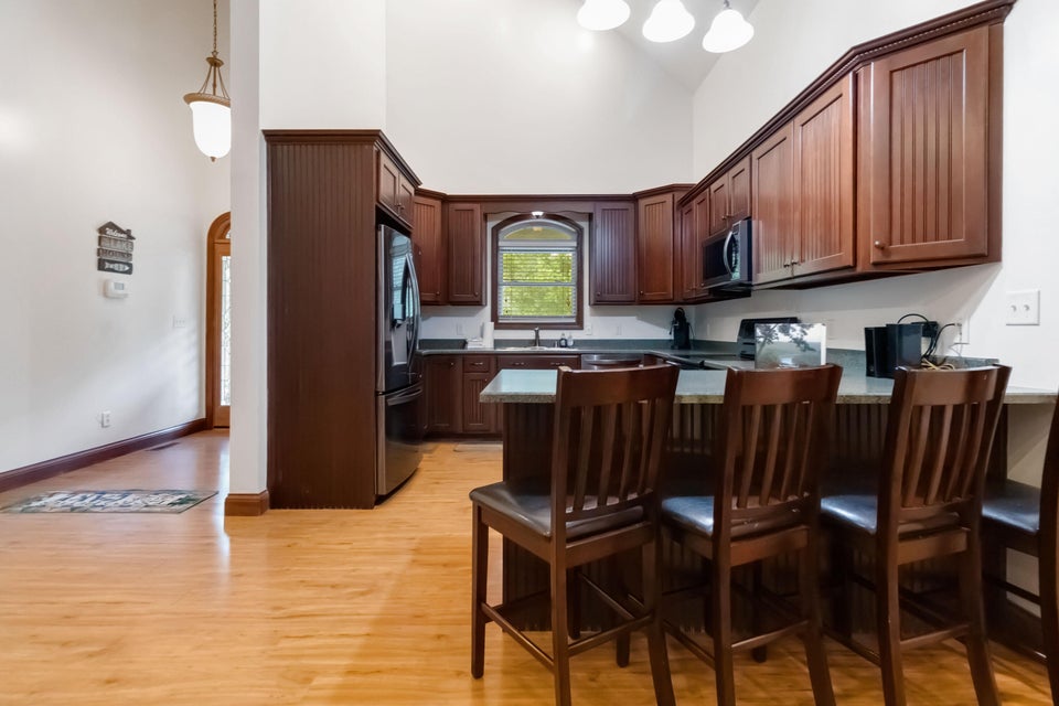 Burnside, Kentucky, 42519, United States, 5 Bedrooms Bedrooms, ,4 BathroomsBathrooms,Residential,For Sale,1978974