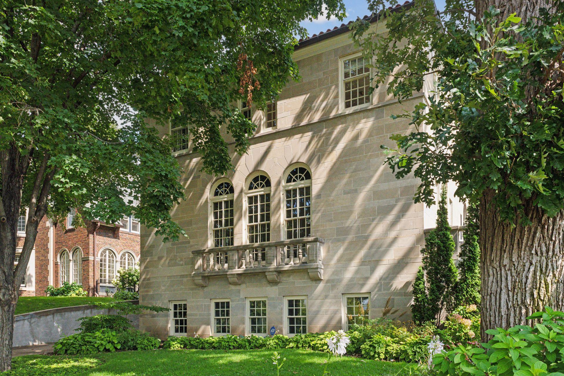 Minneapolis, Minnesota, 55405, United States, 5 Bedrooms Bedrooms, ,4 BathroomsBathrooms,Residential,For Sale,1989086