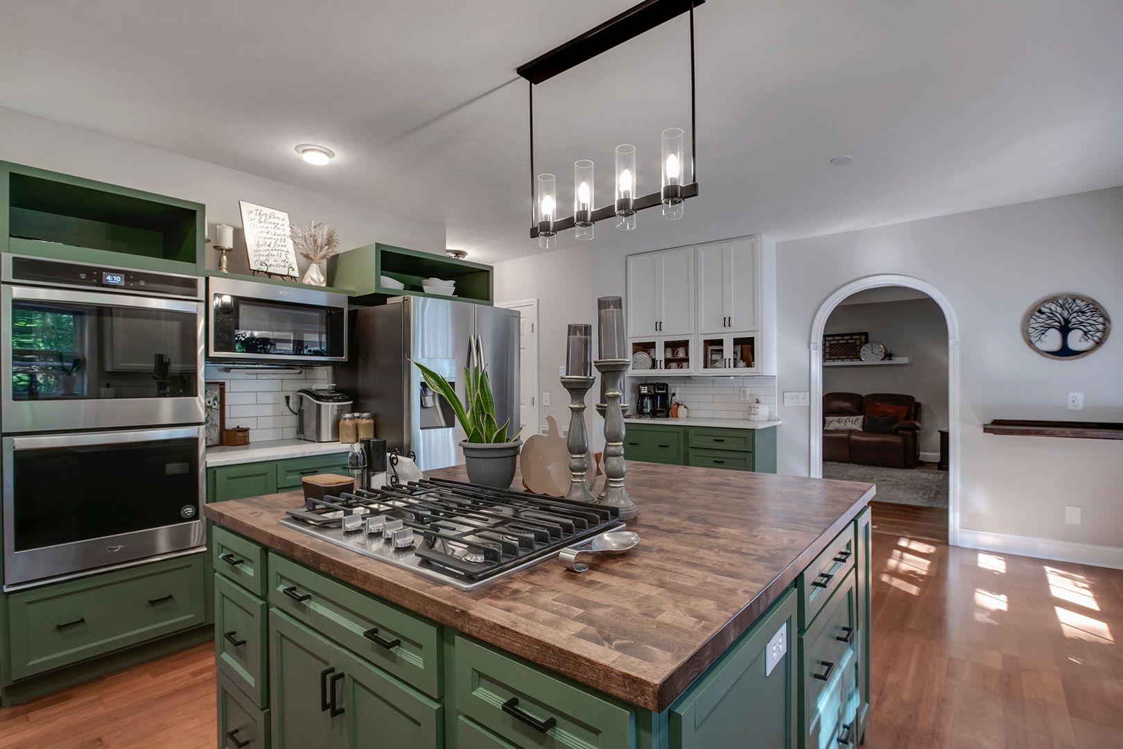 Kingston, Tennessee, 37763, United States, 5 Bedrooms Bedrooms, ,5 BathroomsBathrooms,Residential,For Sale,2011404