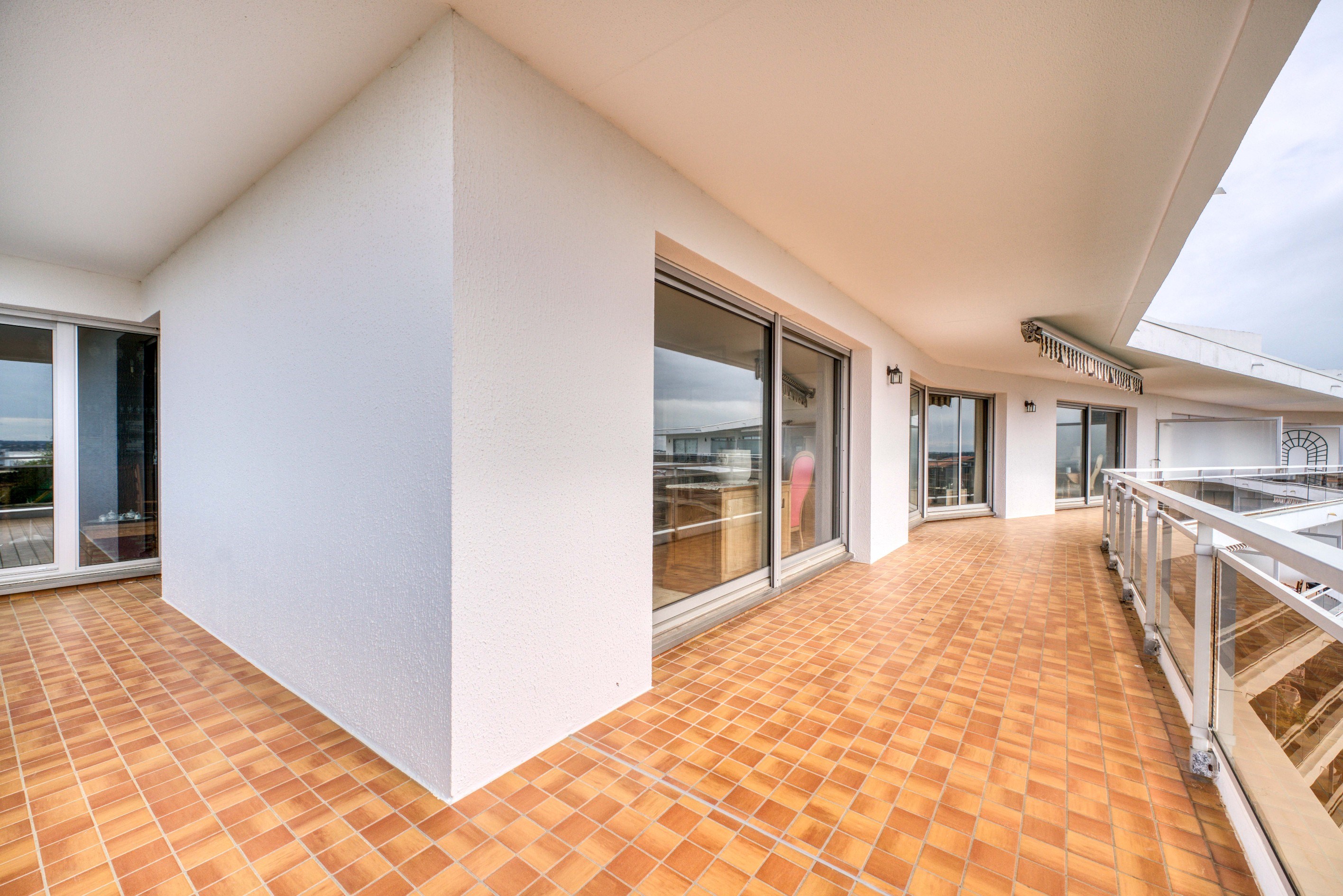  EXCEPTIONAL 230 SQM APARTMENT STEPS FROM TOWN CENTRE OF ROYAN WITH LARGE TERRAC… - 物件實景