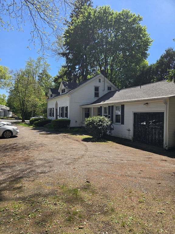Amherst, Massachusetts, 01002, United States, 5 Bedrooms Bedrooms, ,2 BathroomsBathrooms,Residential,For Sale,1979386