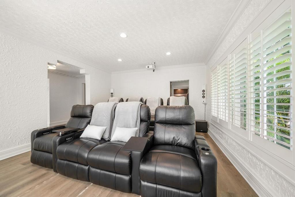 St Petersburg, Florida, 33707, United States, 5 Bedrooms Bedrooms, ,9 BathroomsBathrooms,Residential,For Sale,2000985