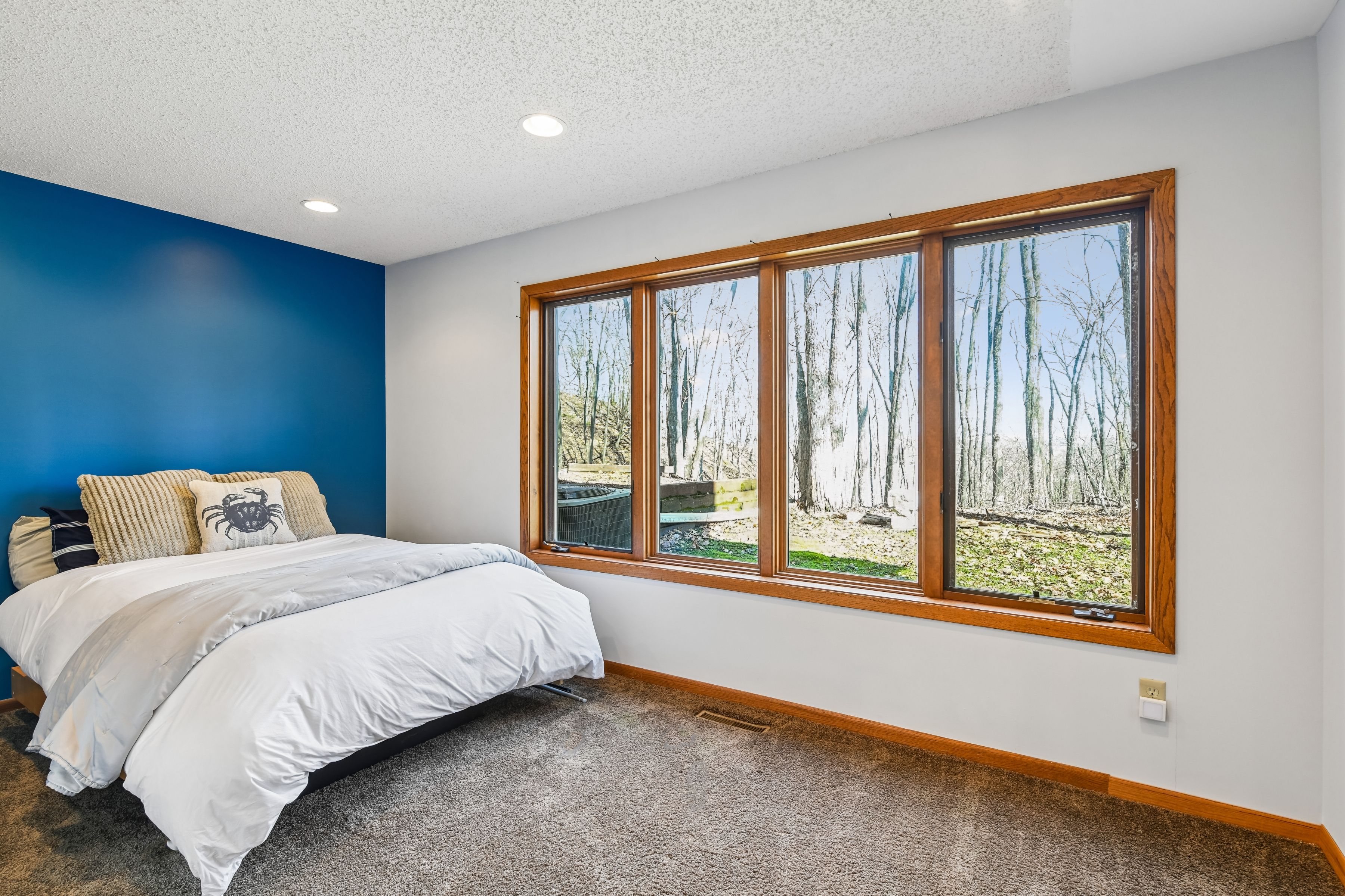  Hilltop Townhome with Sunlight, Space, and Wooded Serenity - 物件實景