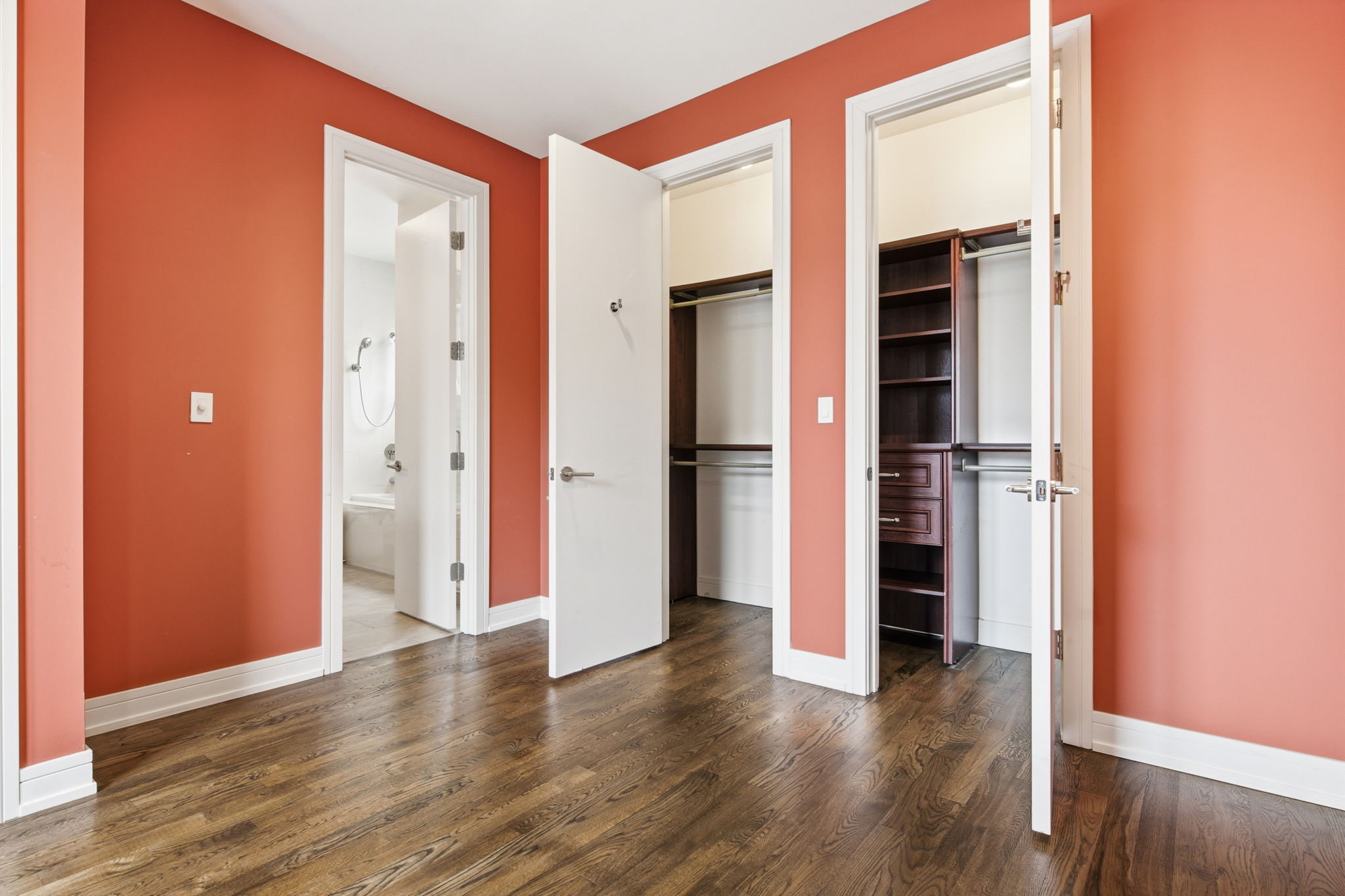  Welcome to This Stunning Three-Story Townhome - 物件實景