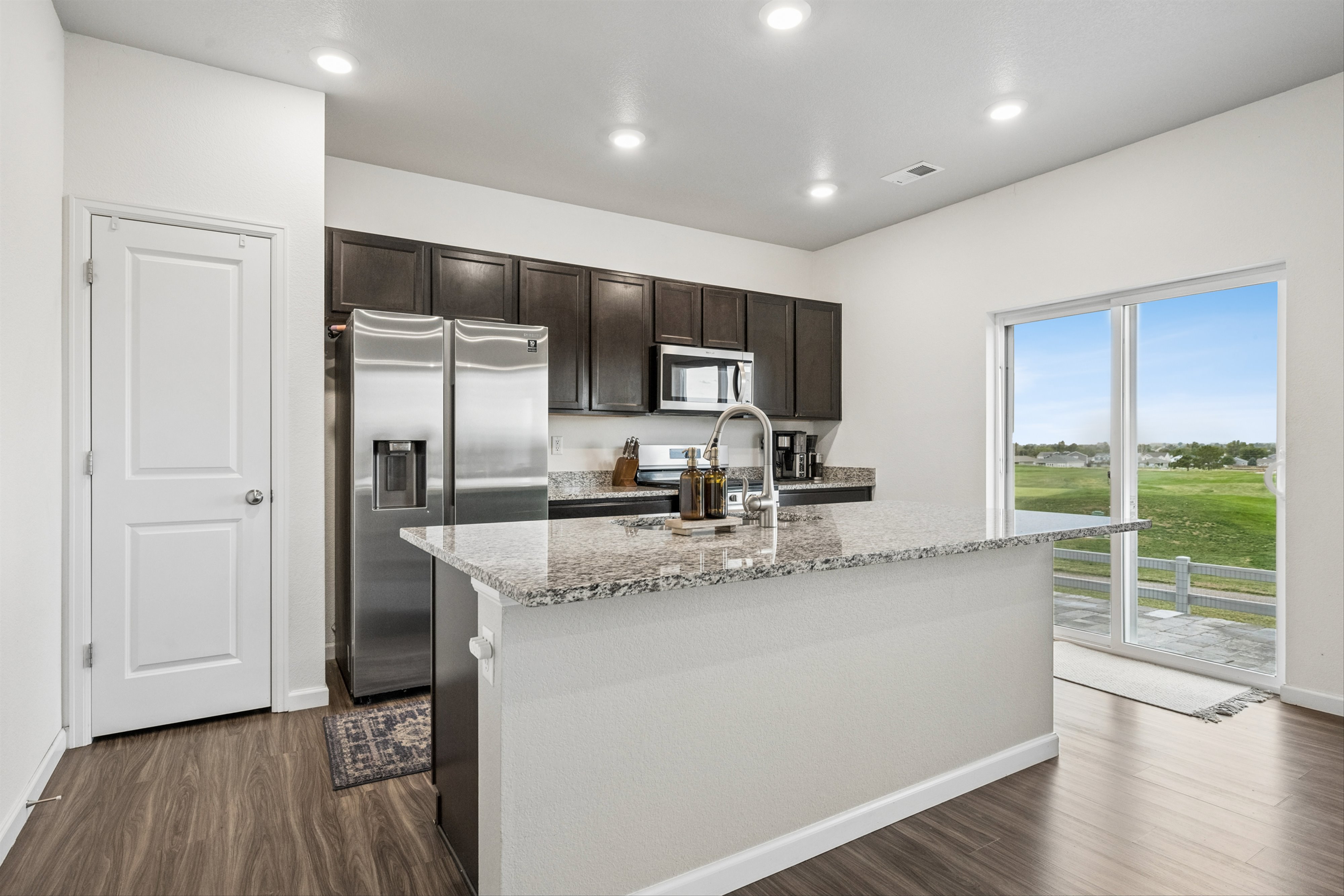  Welcome To Your Dream Home, Providing The Perfect Blend Of Comfort And Elegance. - 物件實景