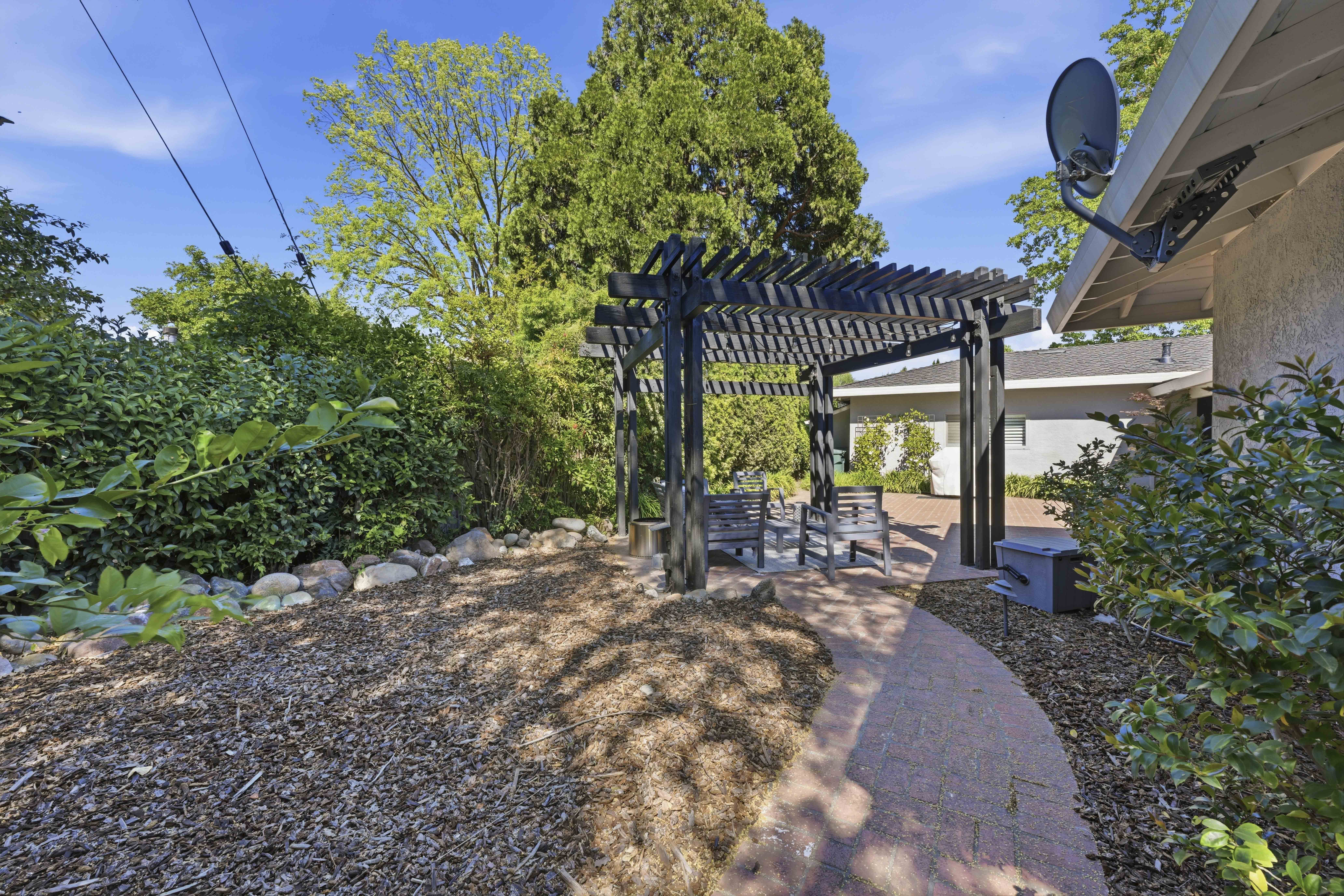  2929 Latham Drive, Sacramento, CA 95864 - 物件實景