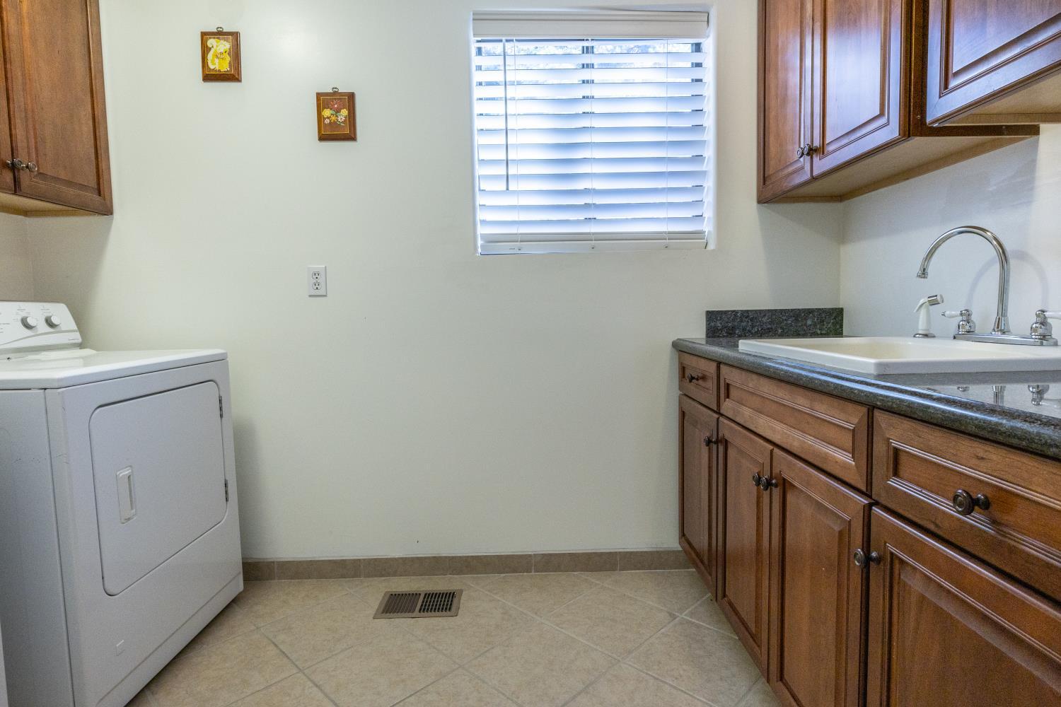 Yosemite West, California, 95389, United States, 5 Bedrooms Bedrooms, ,4 BathroomsBathrooms,Residential,For Sale,2005695