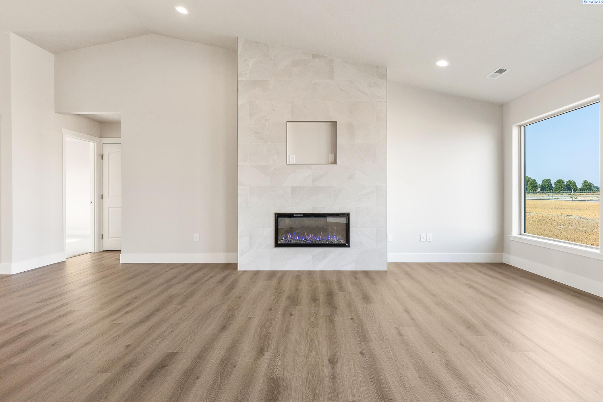 Pasco, Washington, 99301, United States, 4 Bedrooms Bedrooms, ,2 BathroomsBathrooms,Residential,For Sale,1806479