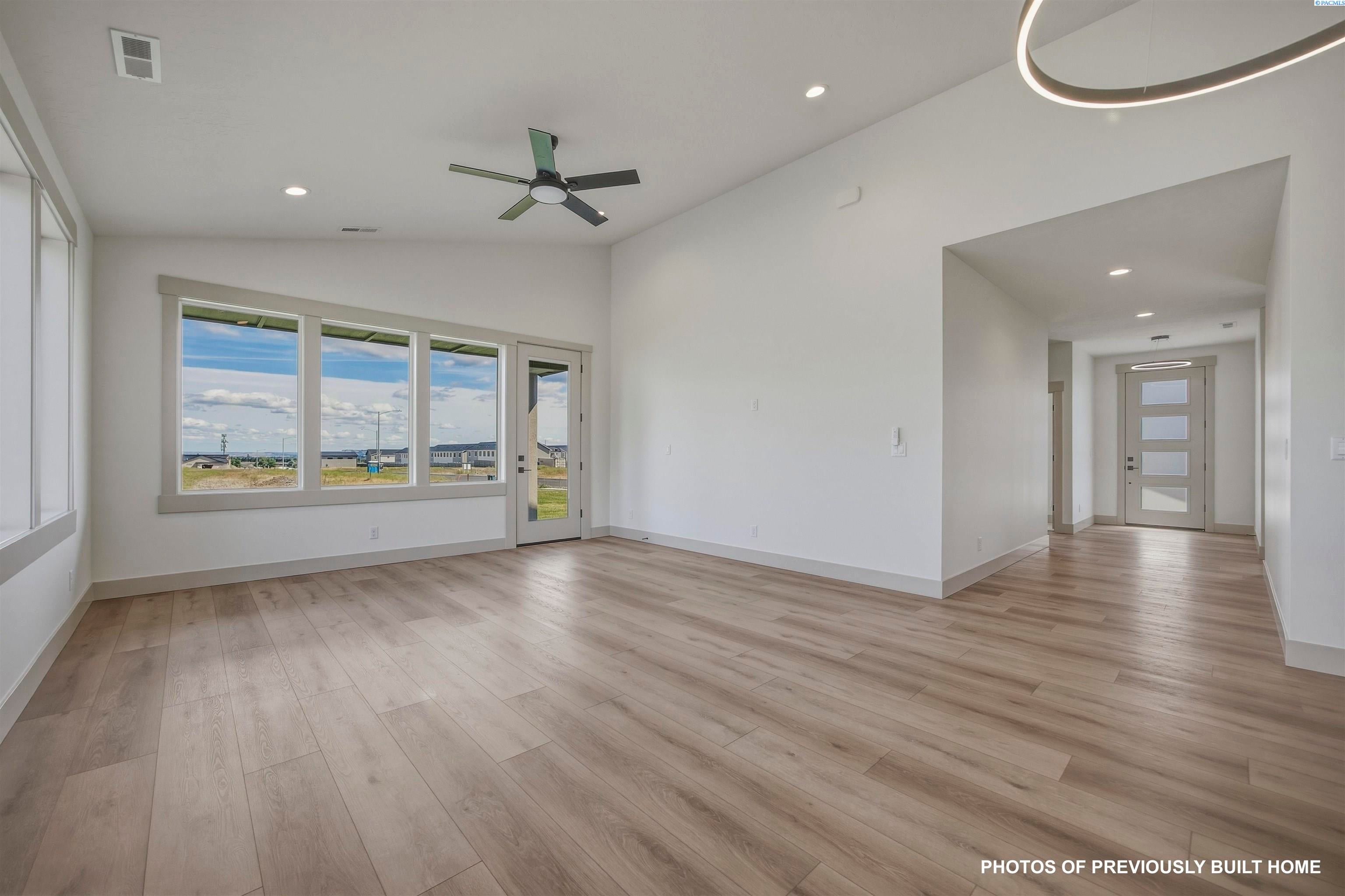 Richland, Washington, 99352, United States, 4 Bedrooms Bedrooms, ,3 BathroomsBathrooms,Residential,For Sale,2048116