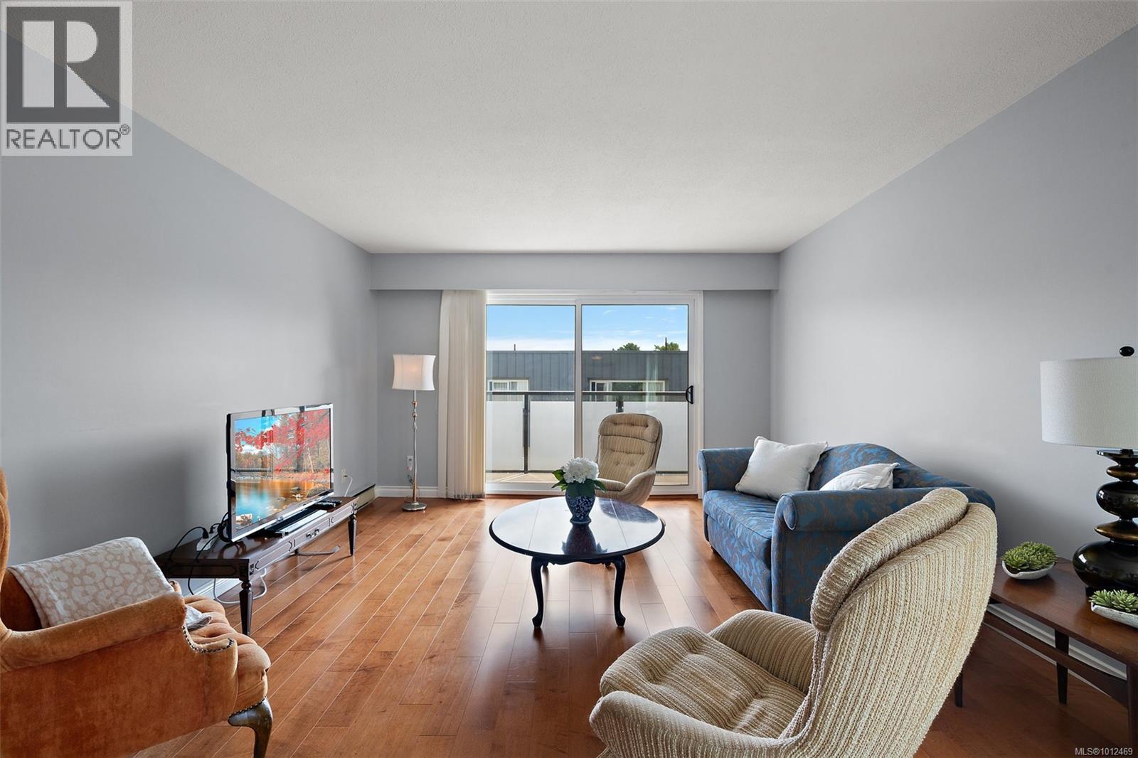 VICTORIA, British Columbia, V8V 2X5, CA, 2 Bedrooms Bedrooms, ,1 BathroomBathrooms,Residential,For Sale,1950619