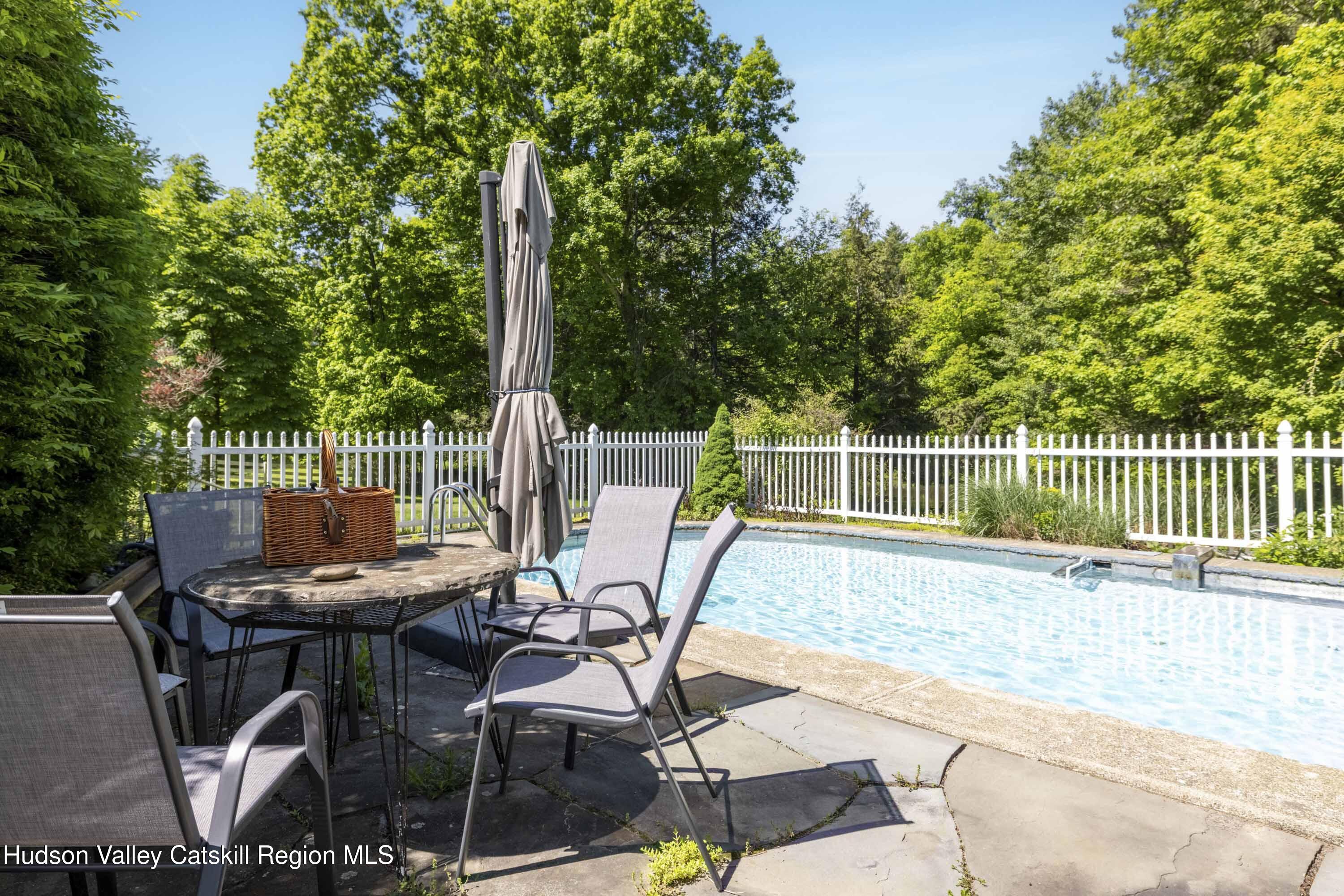 Saugerties, New York, 12477, United States, 2 Bedrooms Bedrooms, ,2 BathroomsBathrooms,Residential,For Sale,1827132