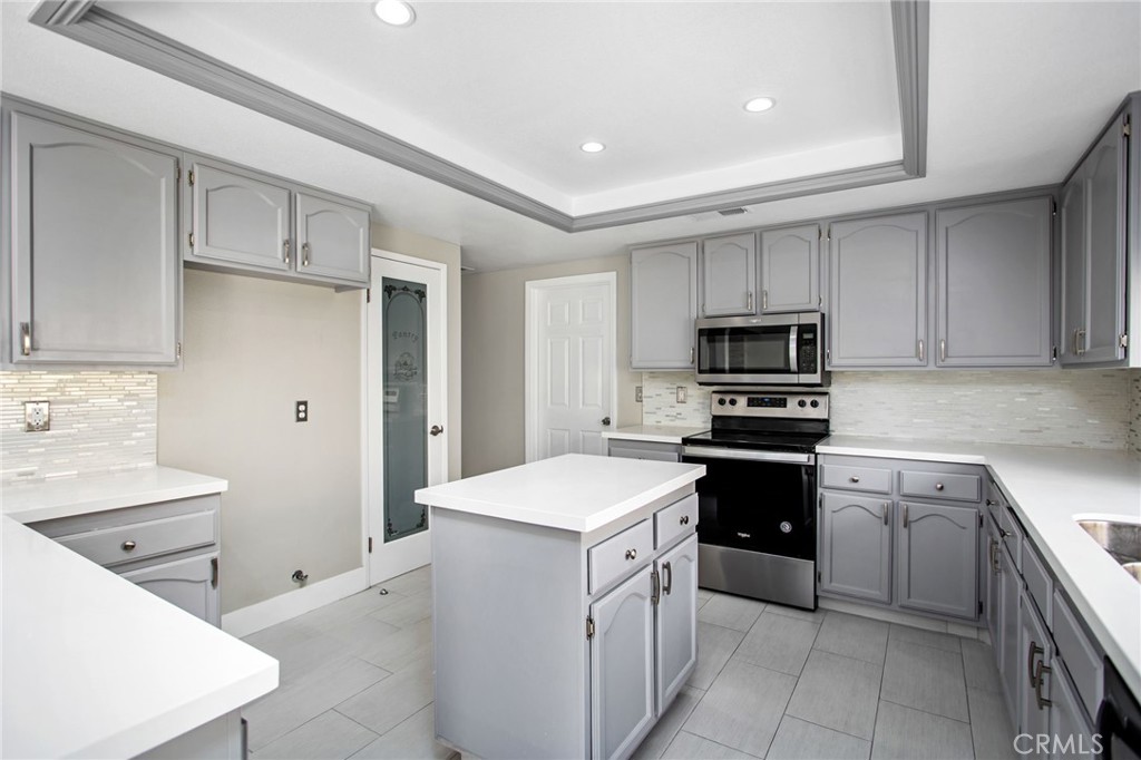 Canyon Lake, California, 92587, United States, 3 Bedrooms Bedrooms, ,2 BathroomsBathrooms,Residential,For Sale,1984479