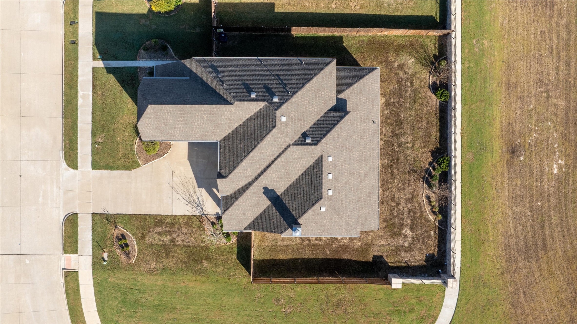 Waxahachie, Texas, 75165, United States, 5 Bedrooms Bedrooms, ,4 BathroomsBathrooms,Residential,For Sale,1989911