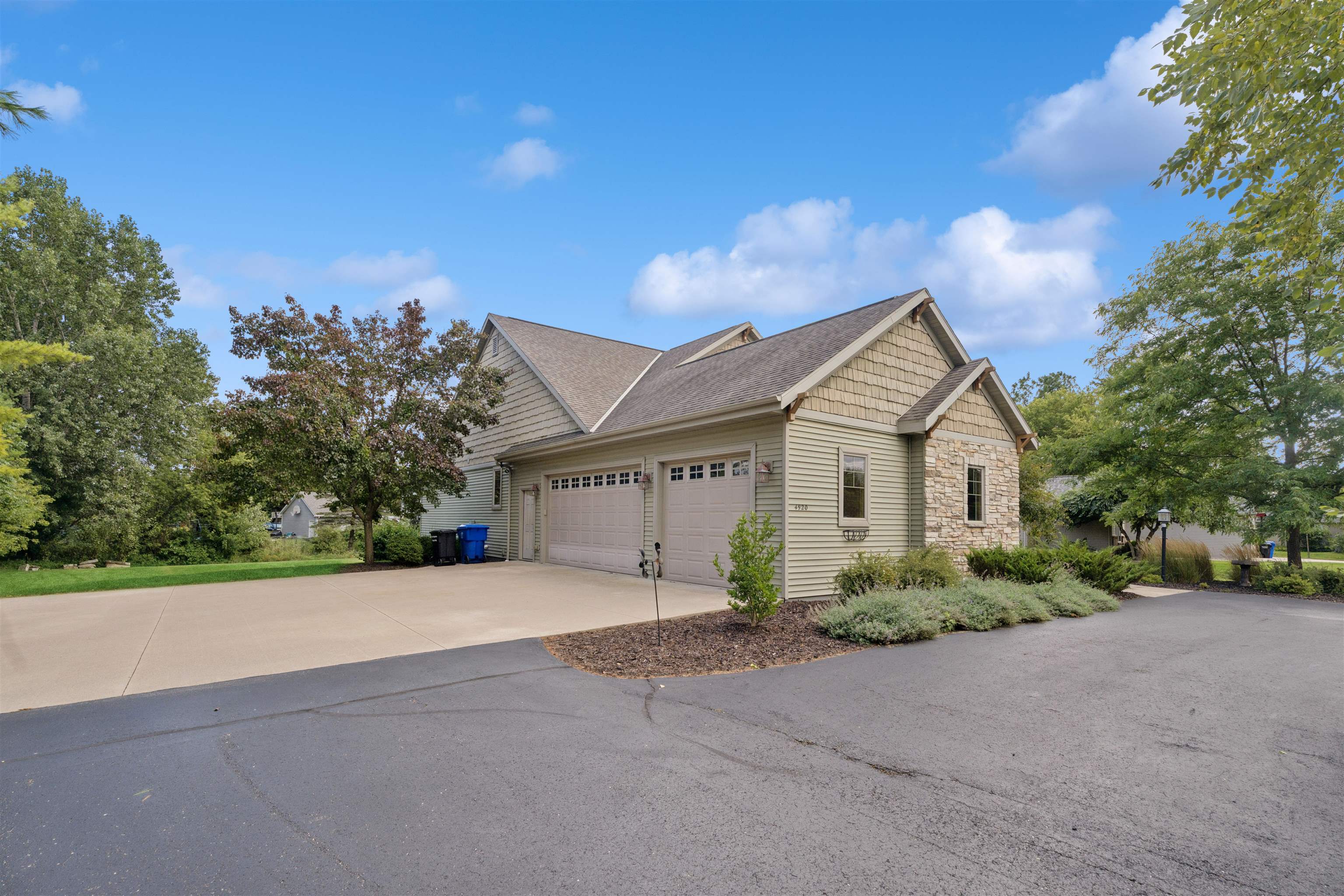 APPLETON, Wisconsin, 54913, United States, 4 Bedrooms Bedrooms, ,4 BathroomsBathrooms,Residential,For Sale,1942240