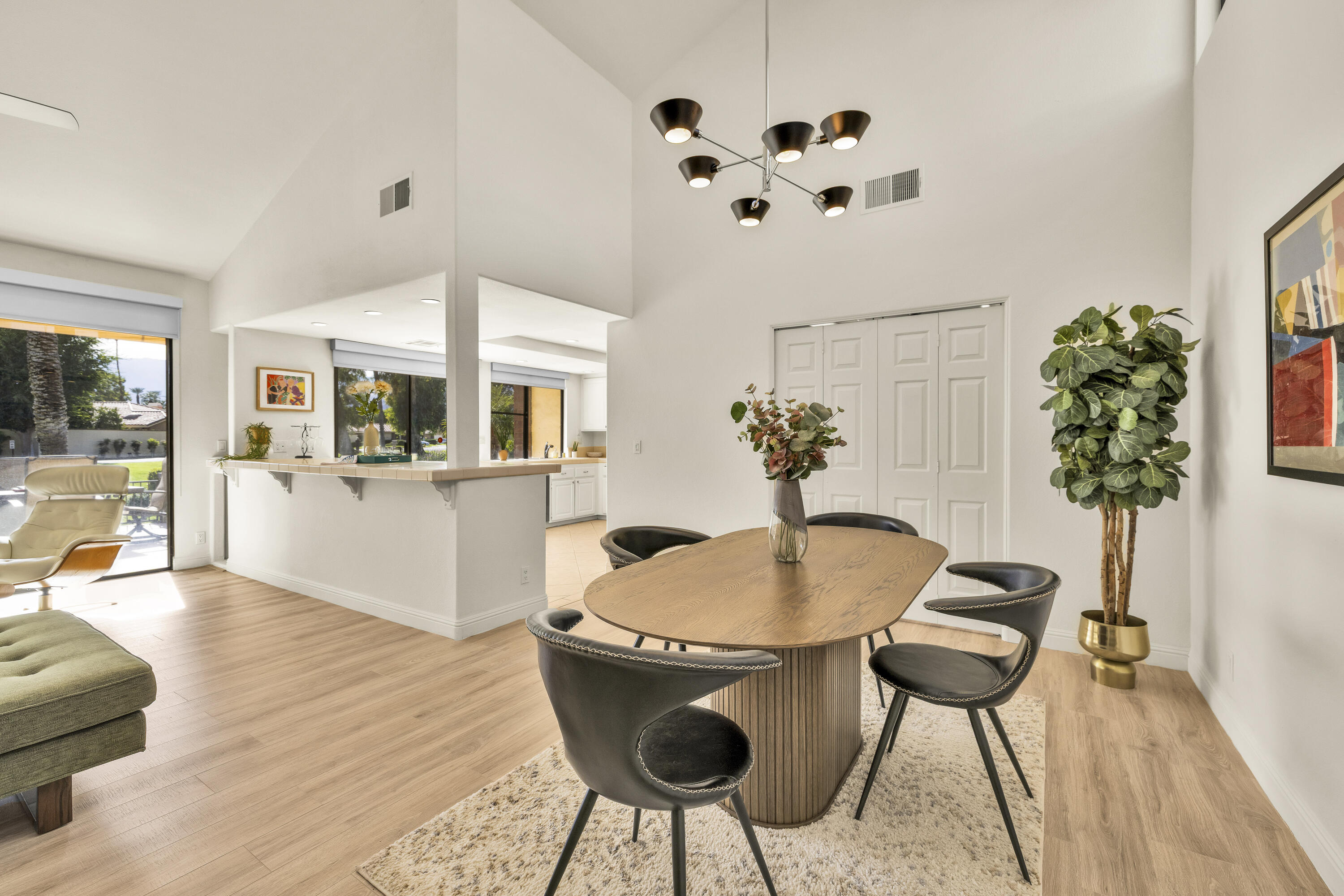 Palm Desert, California, 92260, United States, 2 Bedrooms Bedrooms, ,2 BathroomsBathrooms,Residential,For Sale,1987933