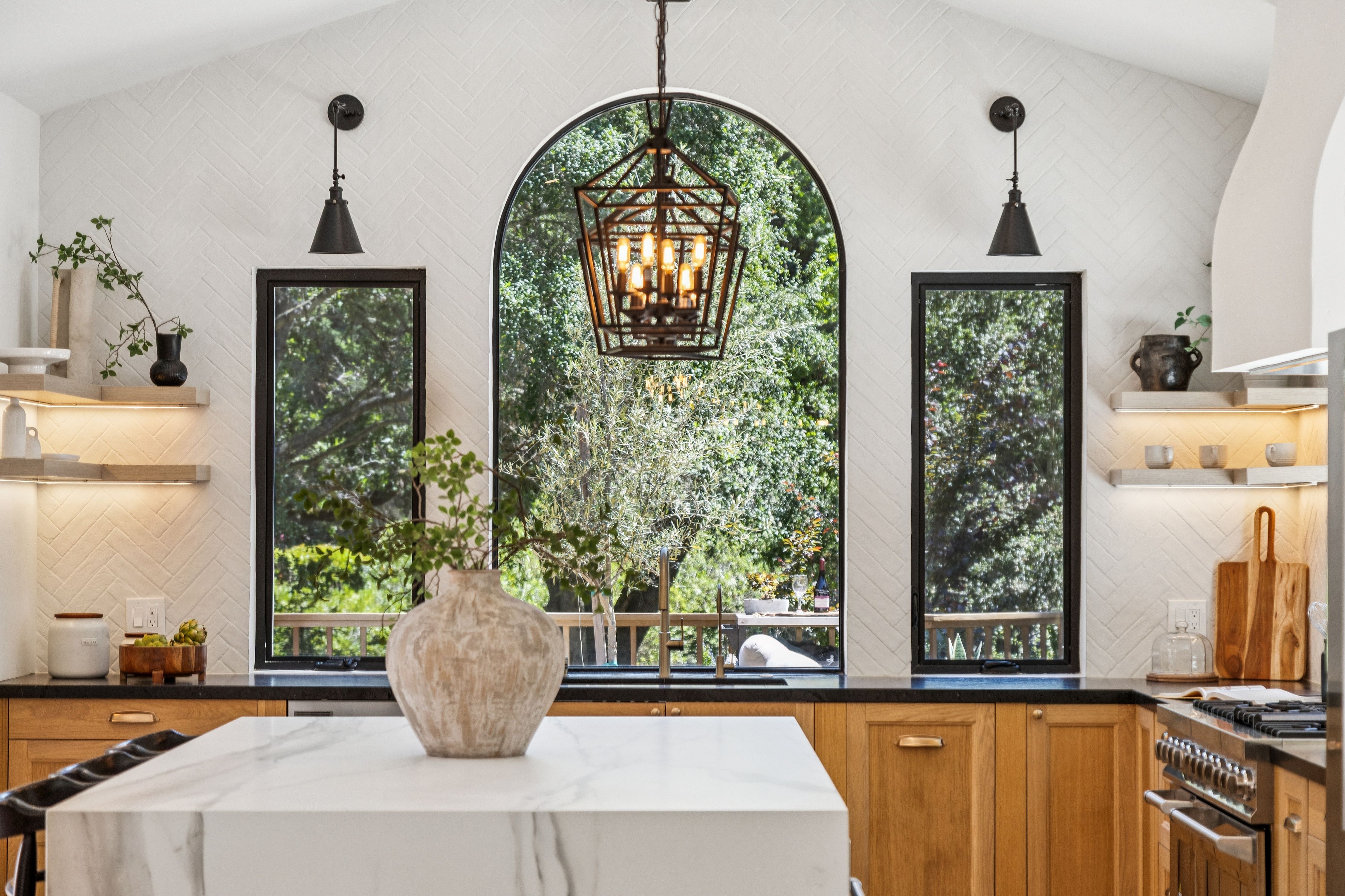  Private Gated Sanctuary With Expansive Outdoor Living - 物件實景