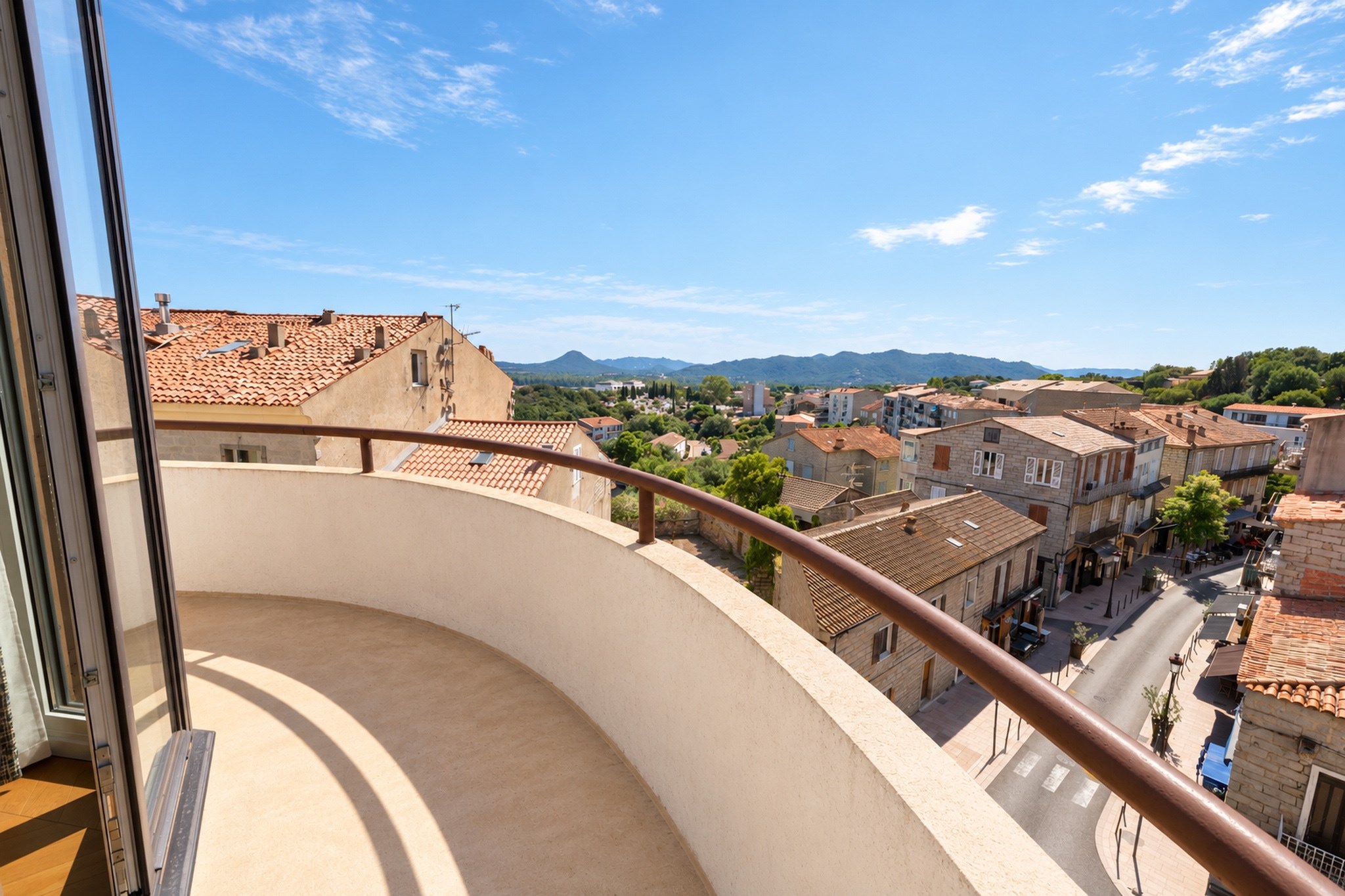  For sale : Renovated 130 sqm Art Deco Apartment on the Top Floor – Porto-Vecchio - 物件實景