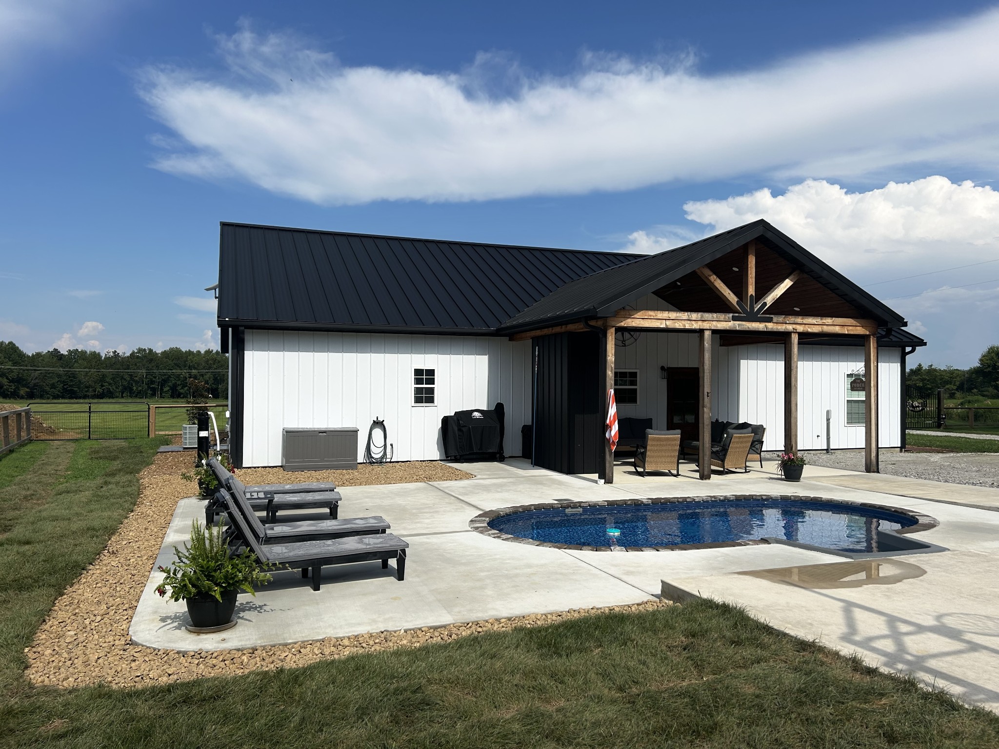 Manchester, Tennessee, 37355, United States, 4 Bedrooms Bedrooms, ,3 BathroomsBathrooms,Residential,For Sale,2015723