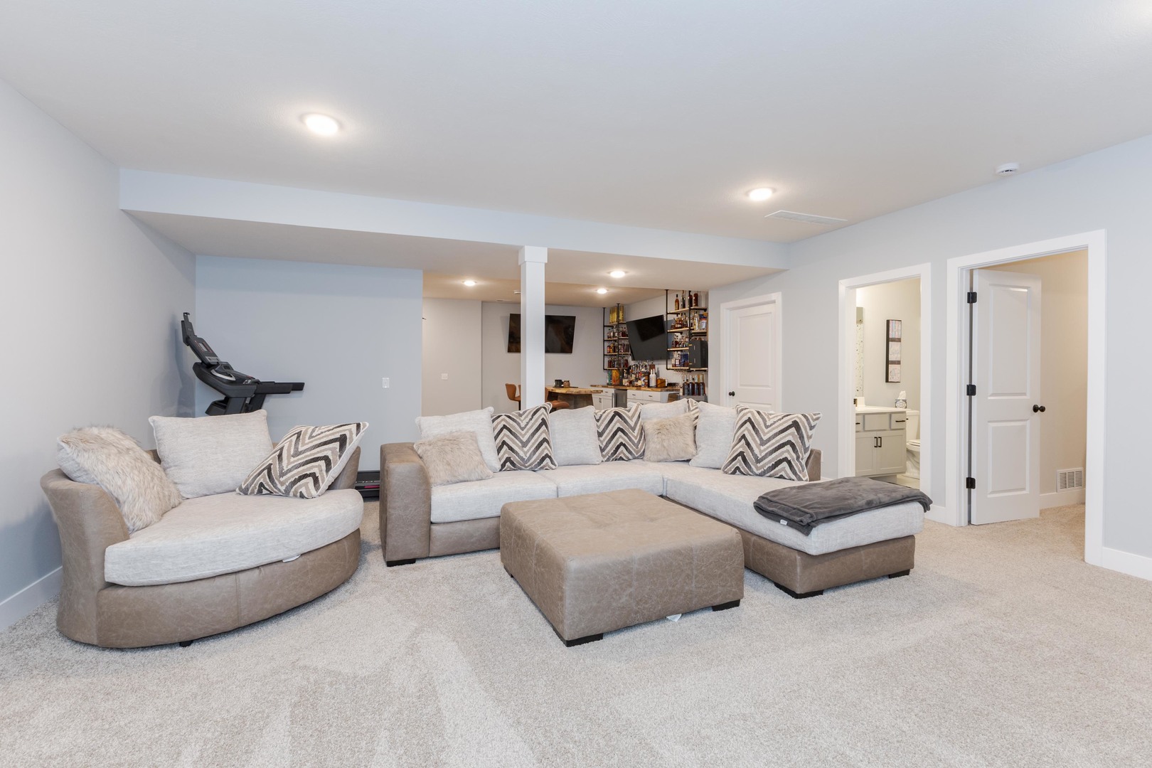 Bloomington, Illinois, 61705, United States, 4 Bedrooms Bedrooms, ,4 BathroomsBathrooms,Residential,For Sale,1996061