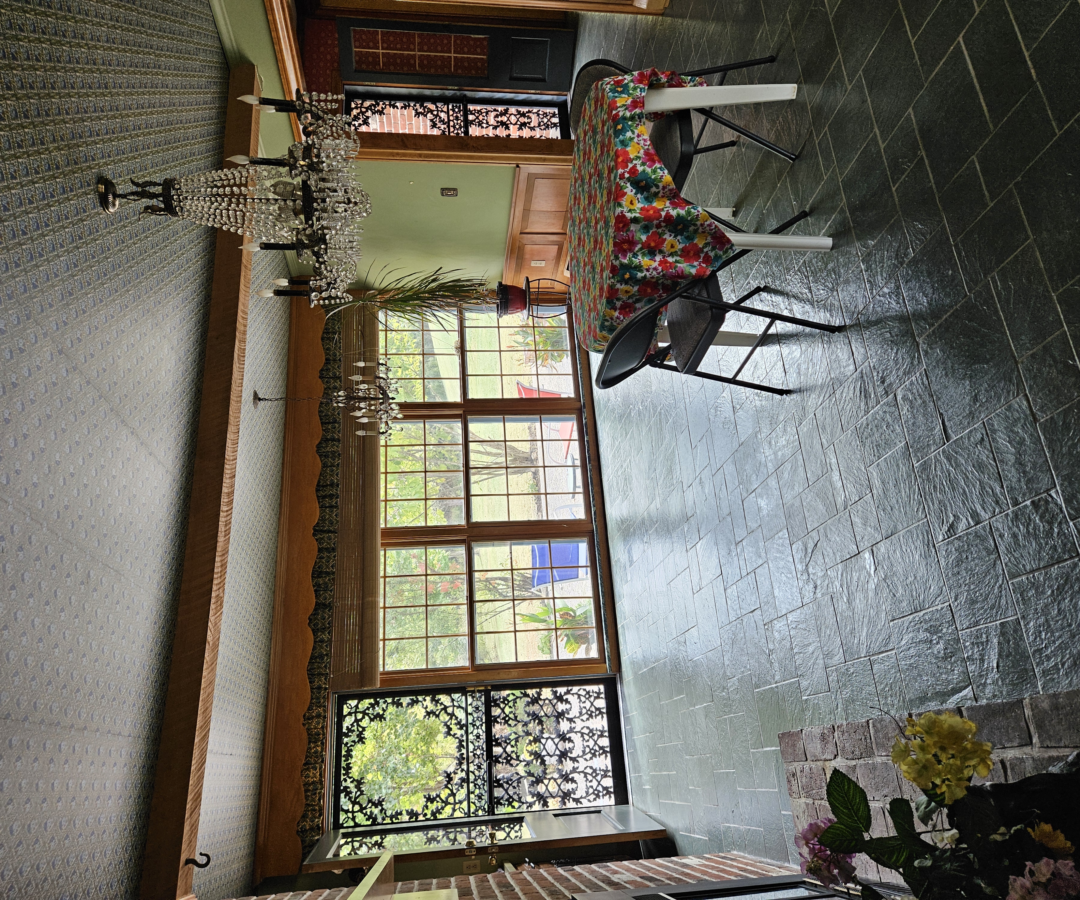 Hannibal, Missouri, 63401, United States, 3 Bedrooms Bedrooms, ,2 BathroomsBathrooms,Residential,For Sale,1981239