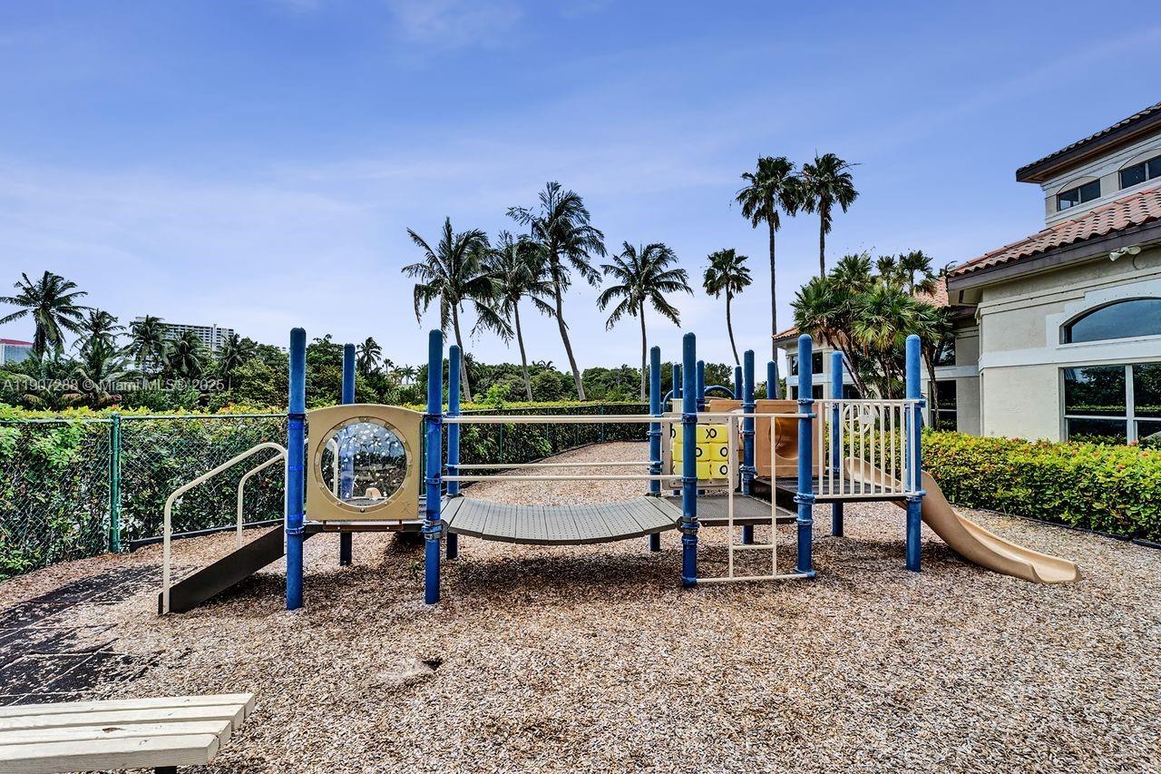 Hollywood, Florida, 33019, United States, 3 Bedrooms Bedrooms, ,3 BathroomsBathrooms,Residential,For Sale,1989592