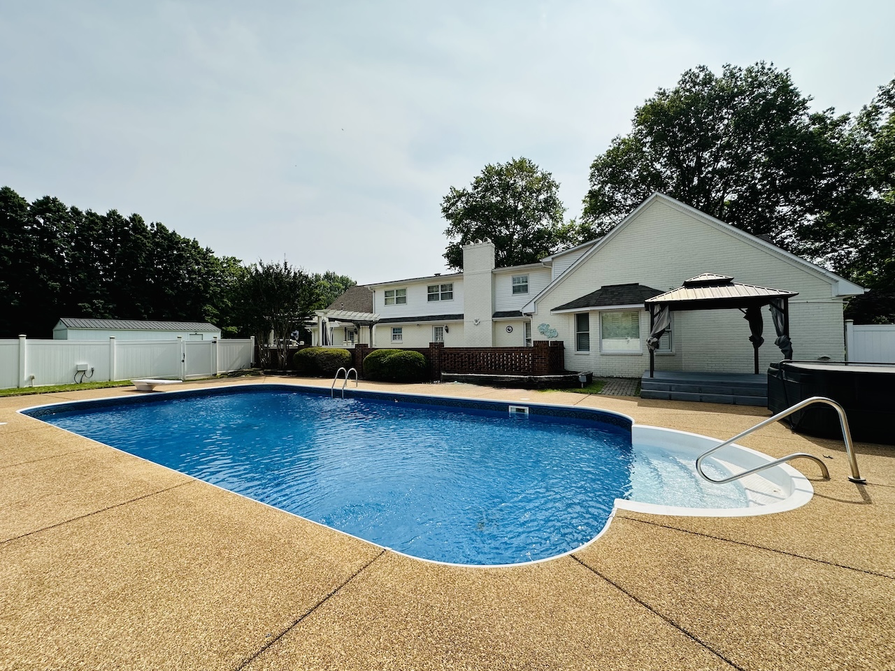 Union City, Tennessee, 38261, United States, 6 Bedrooms Bedrooms, ,5 BathroomsBathrooms,Residential,For Sale,1924324