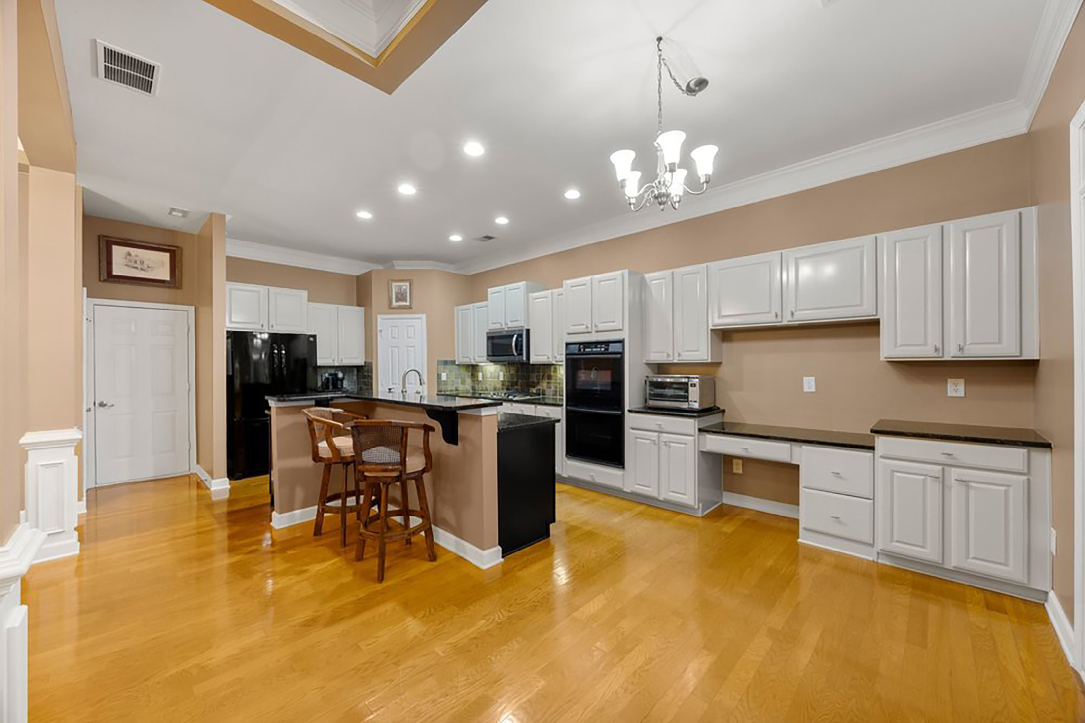  Turnkey Living in Gated Townhome Community - 物件實景
