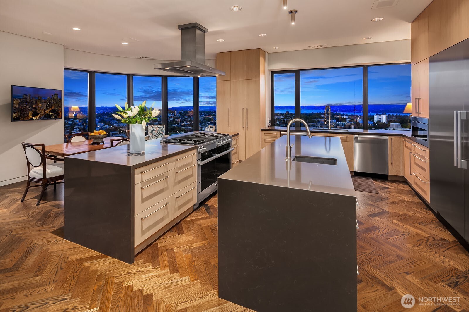 Seattle, Washington, 98104, United States, 4 Bedrooms Bedrooms, ,6 BathroomsBathrooms,Residential,For Sale,1738048