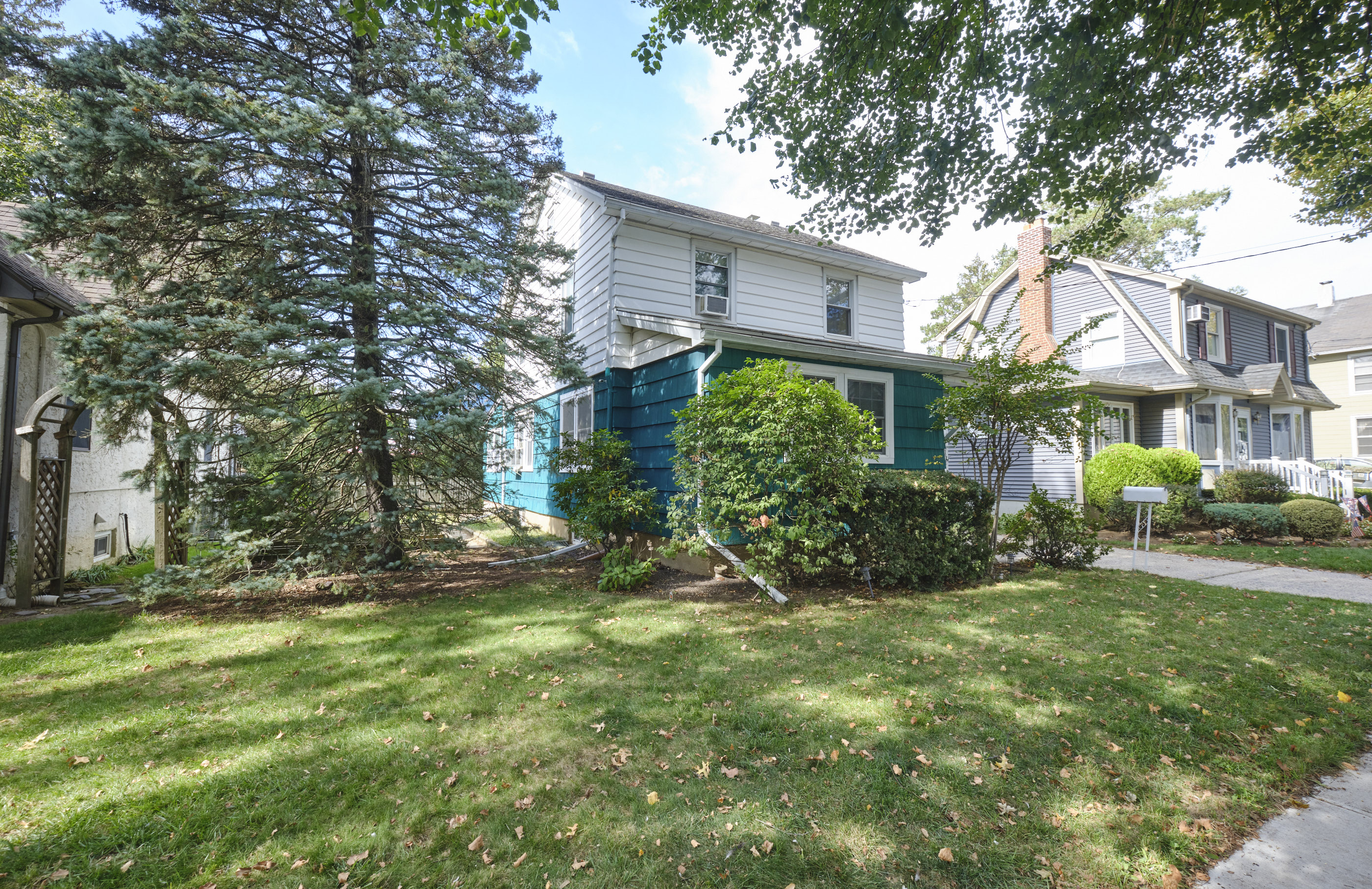 Floral Park, New York, 11001, United States, 3 Bedrooms Bedrooms, ,2 BathroomsBathrooms,Residential,For Sale,1974031