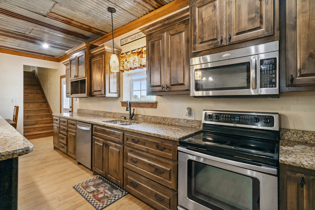 Mabank, Texas, 75147, United States, 2 Bedrooms Bedrooms, ,3 BathroomsBathrooms,Residential,For Sale,1989004