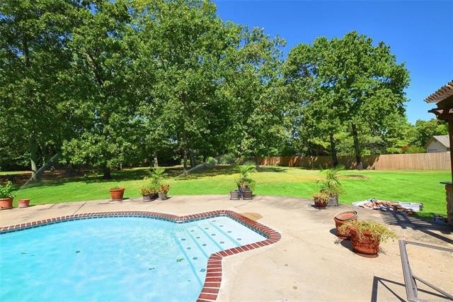 Tahlequah, Oklahoma, 74464, United States, 4 Bedrooms Bedrooms, ,4 BathroomsBathrooms,Residential,For Sale,1975818