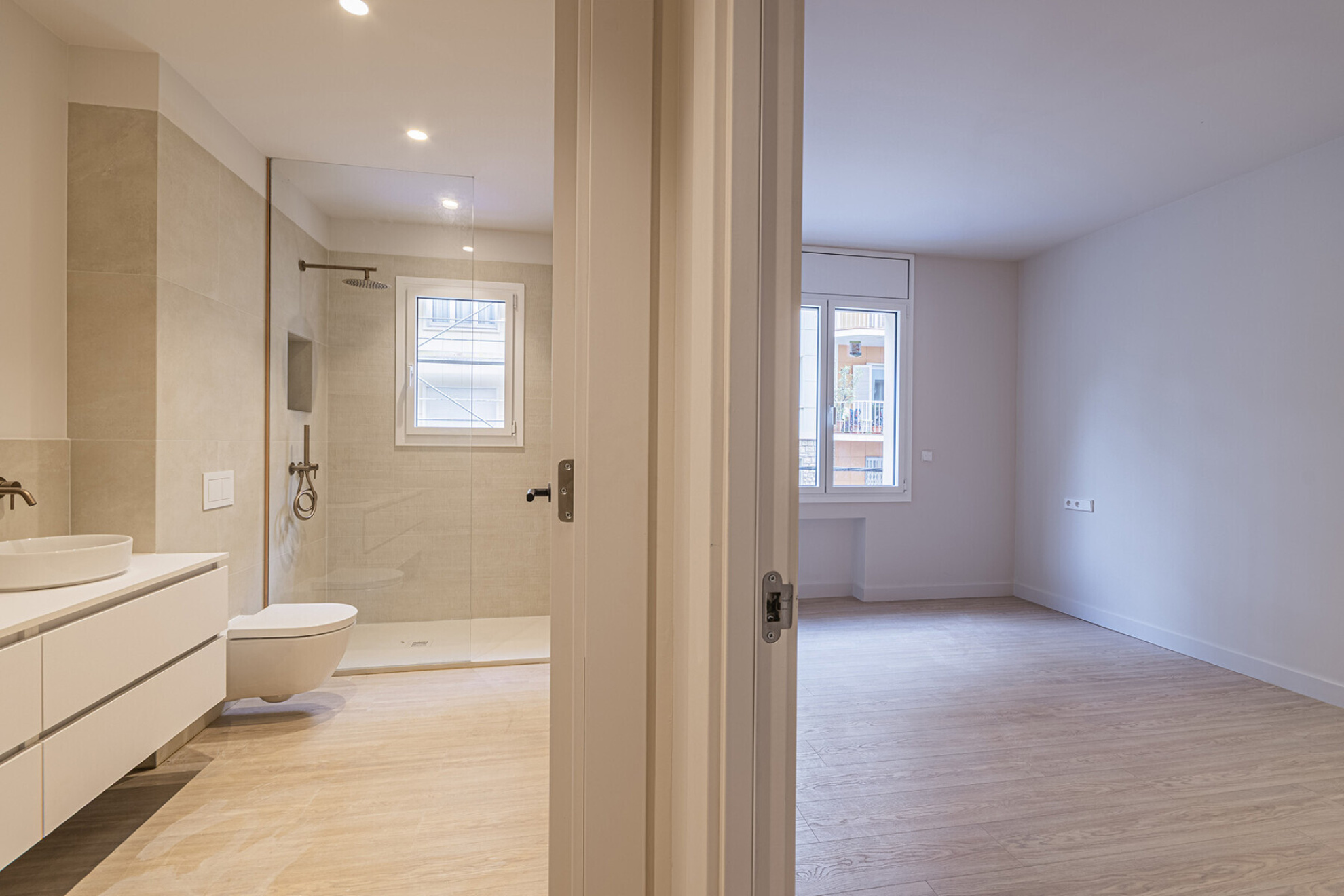  Fantastic renovated apartment with large garden at the living room level - 物件實景